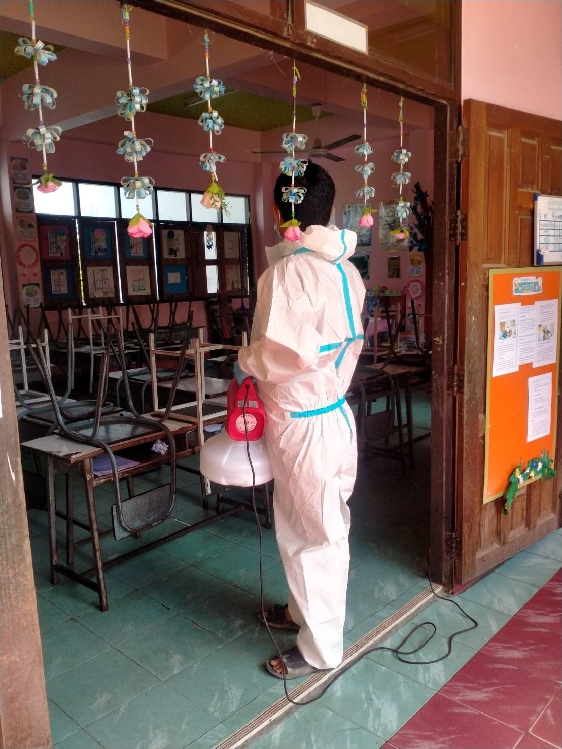 เครื่องพ่นละอองฝอยสำหรับศูนย์วิจัยและสถานีทดลองเกษตรของรัฐ: ควบคุมแมลงศัตรูพืชในเรือนเพาะชำและยุงที่รบกวนเจ้าหน้าที่ ด้วย AIROFOG U260 อย่างถูกฉลากและปลอดภัย