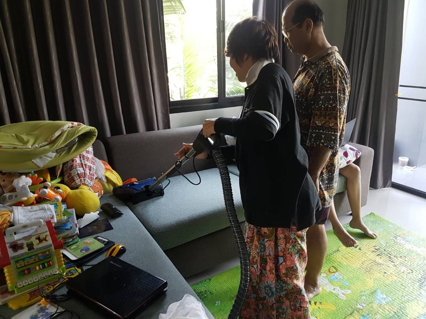 ผู้โดยสารชั้นธุรกิจบ่นคันผิวระหว่างรอเที่ยวบินในเลานจ์ VIP สนามบินที่มีโซฟาผ้าหรู? แก้ได้ด้วยบริการกำจัดไรฝุ่นถึงที่ WHD