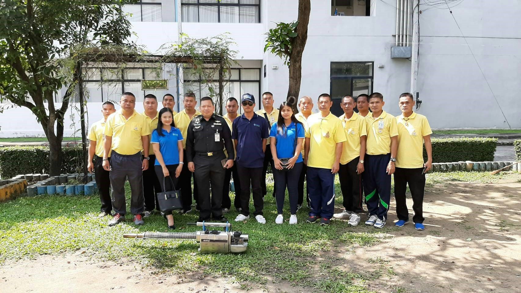 กรมประมง สถานีประมง พ่นรอบบ่อ  AIROFOG AT35 เกษตรกรผู้เลี้ยงปลอดยุง