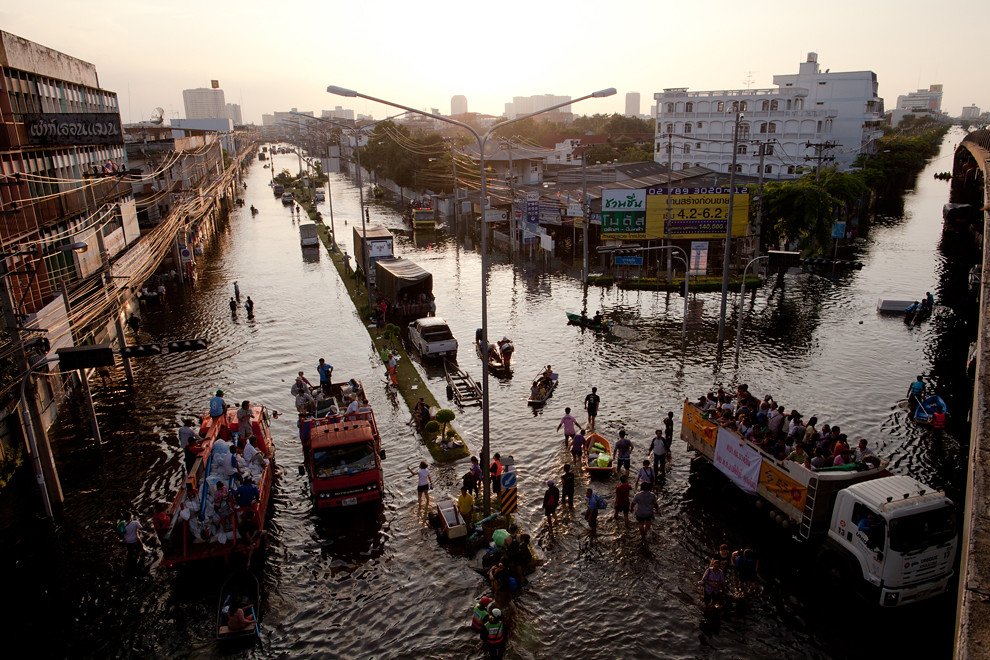 Post-Flood Disinfection in Samut Prakan 2026: Phraeksa, Srinakarin, Theparak and Sukhumvit Roads Flooded by Heavy Rain and a High Tide, and Eleven Germs From Brackish Water and Sewage