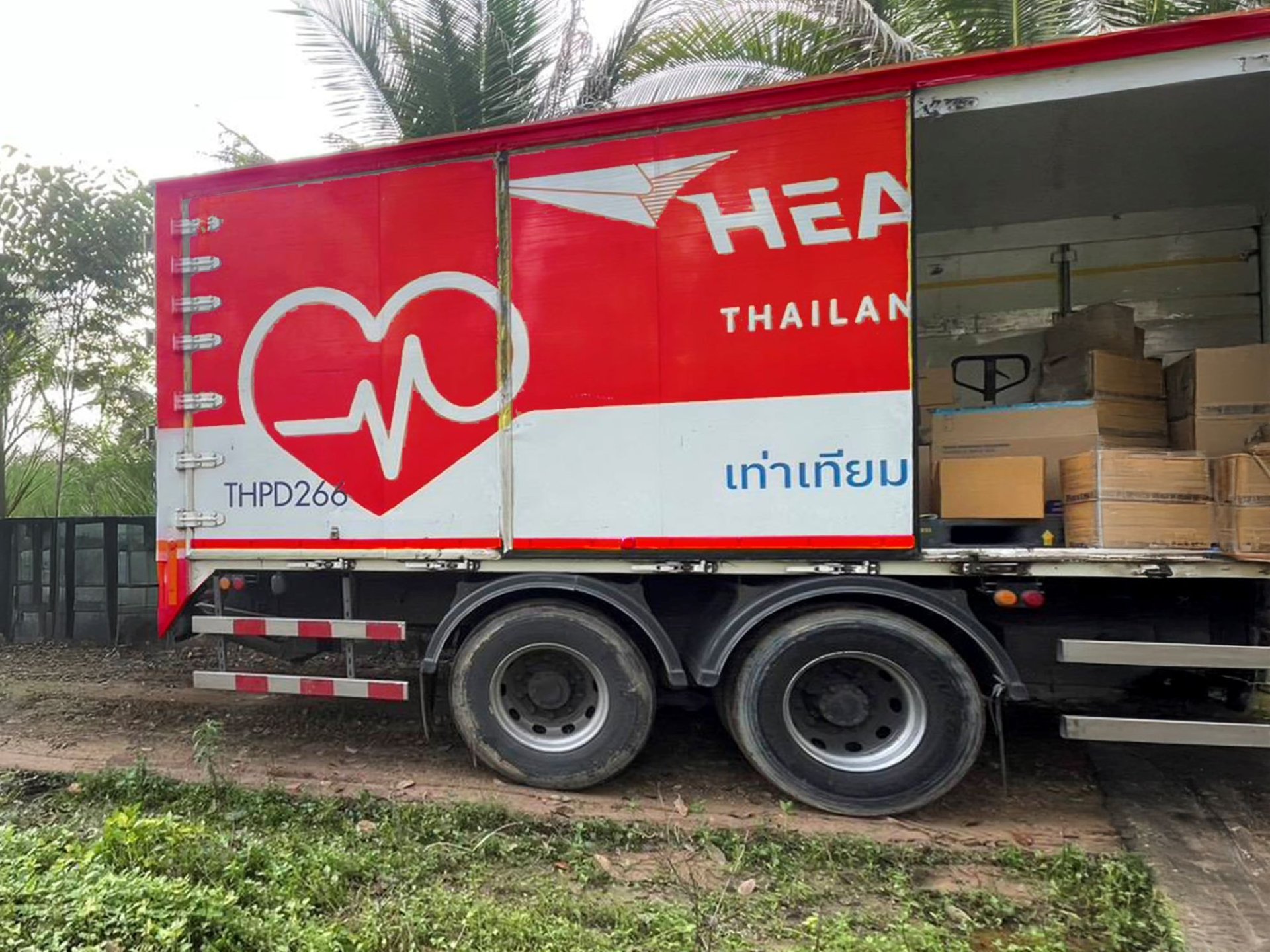 สปสช. จับมือ THPD ให้บริการขนส่งเวชภัณฑ์สำหรับฟอกไต และผู้ป่วยโรคไม่ติดต่อเรื้อรัง ในพื้นที่น้ำท่วมภาคใต้