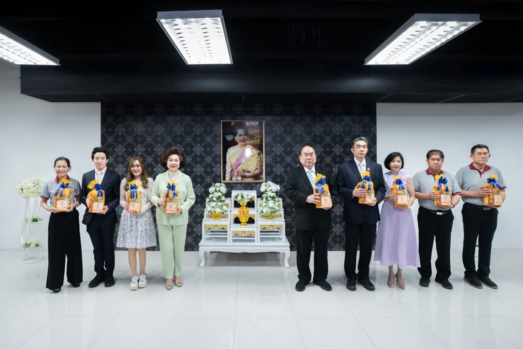 SGP จัดพิธีทำบุญตักบาตรถวายพระกุศลสตมวาร 100 วัน แด่สมเด็จพระนางเจ้าสิริกิติ์ พระบรมราชินีนาถ พระบรมราชชนนีพันปีหลวง