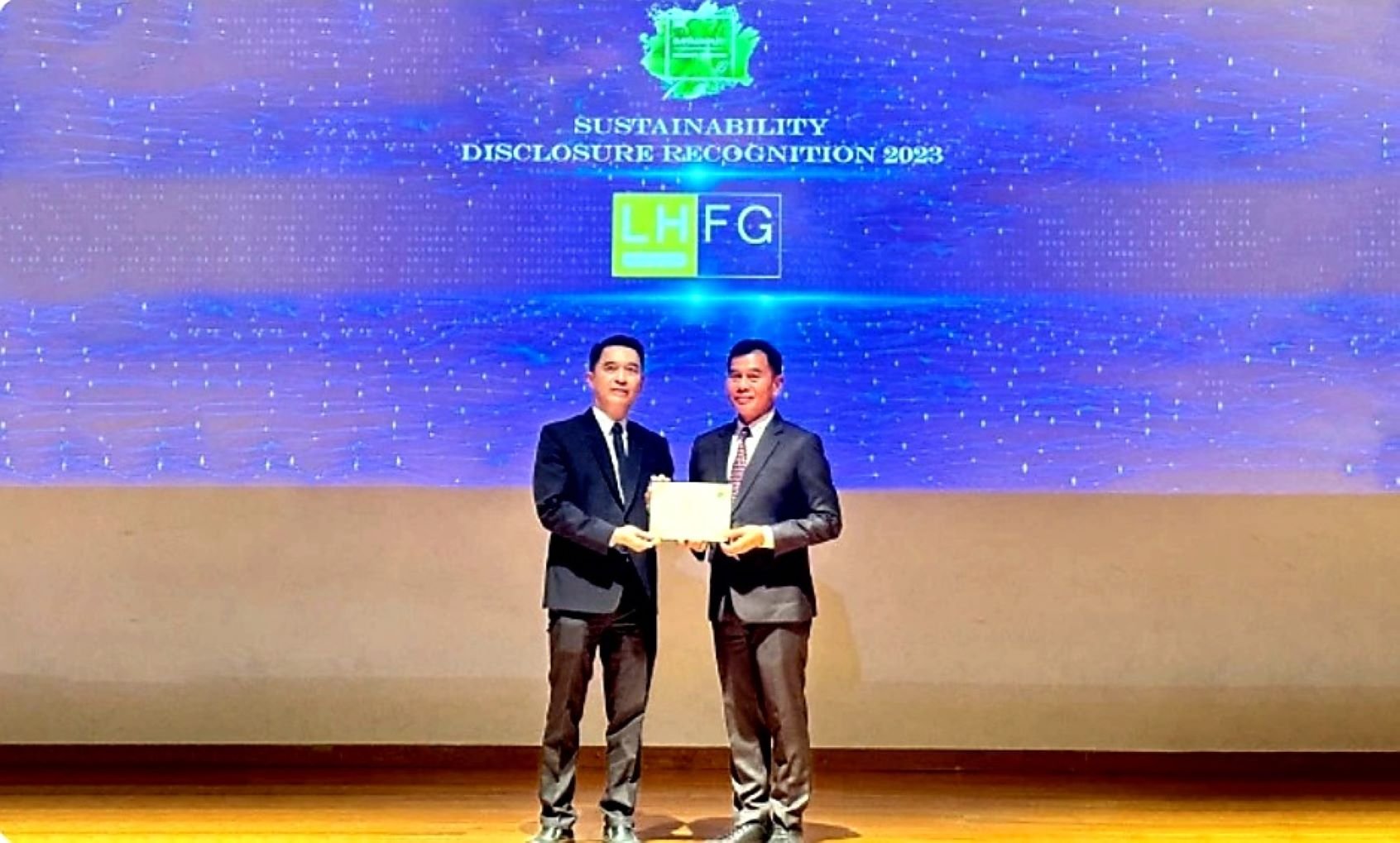 LHFG รับรางวัล Sustainability Disclosure Recognition 2023  