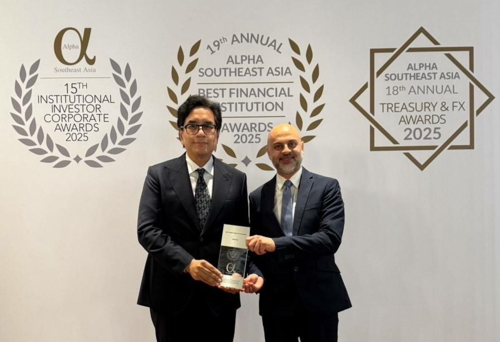 CIMBT ได้รางวัล Best Bond House in Thailand 