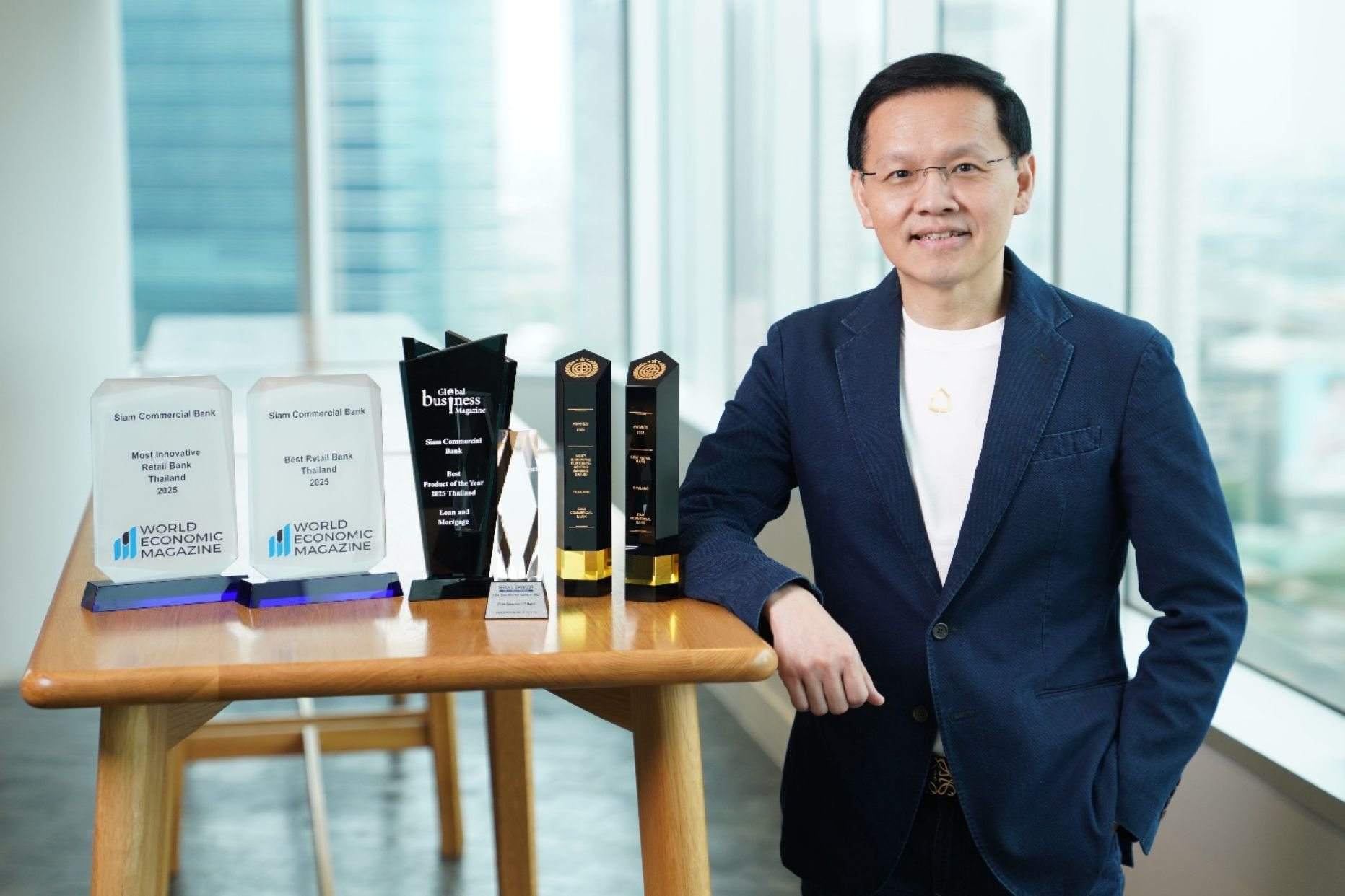 SCB คว้า 10 รางวัลความเป็นเลิศด้านลูกค้าบุคคล และนวัตกรรมทางการเงินประจำปี 2568 จาก 8 สถาบันชั้นนำ