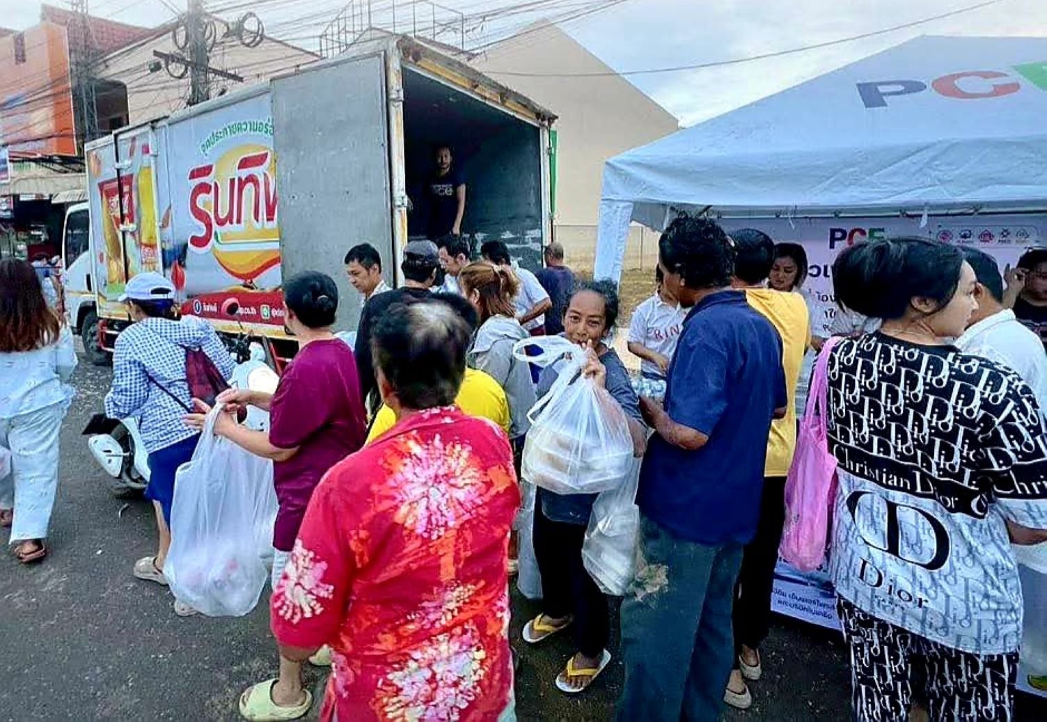 PCE ร่วมส่งมอบกำลังใจให้ชาวหาดใหญ่ ฉลองข่าวดีเตรียมเปืดโรงสกัดน้ำมันปาล์มเฟส 2 เพิ่มกำลังการผลิตเท่าตัว