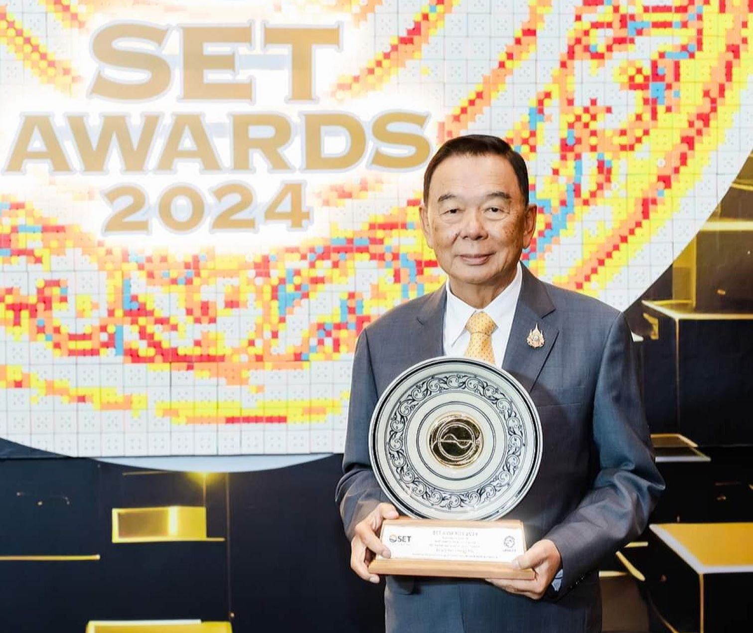 AGE โชว์ศักยภาพงานนักลงทุนสัมพันธ์ยอดเยี่่ยม เวที SET AWARDS 2024