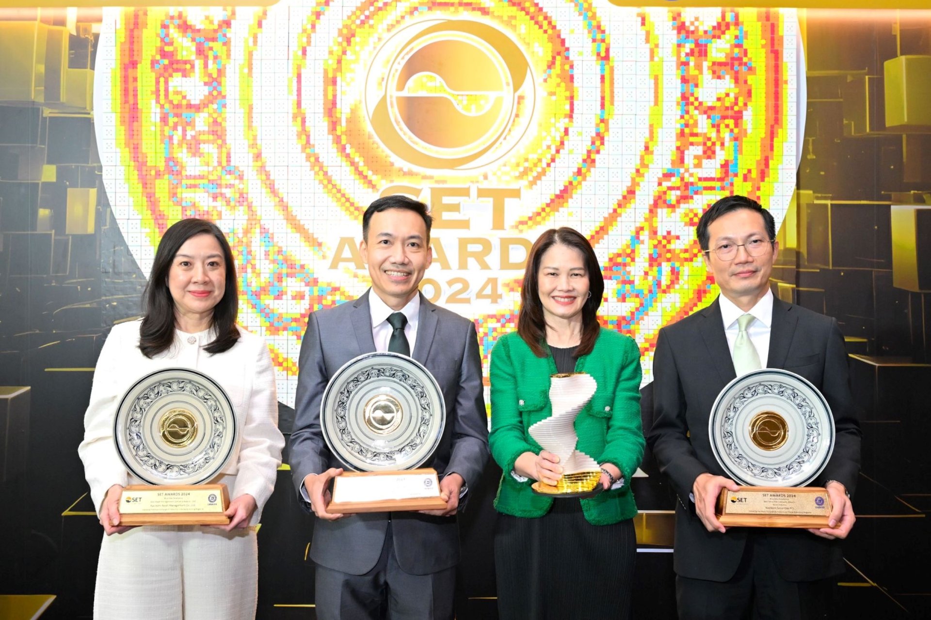 กสิกรไทย กวาด 4 รางวัลใหญ่ เวที SET Awards 2024