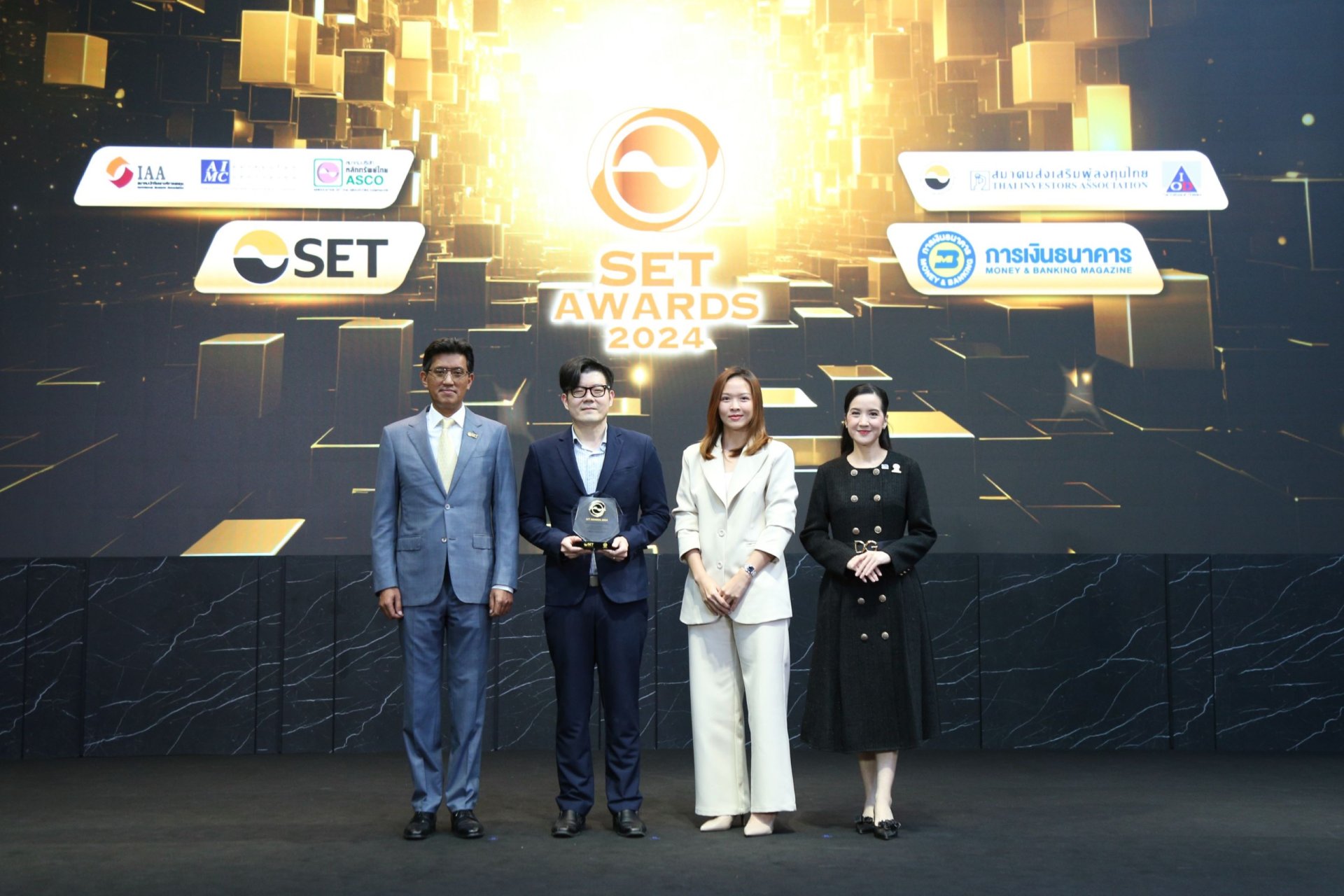 MICRO รับรางวัล Outstanding Investor Relations Awards เวที SET Awards 2024