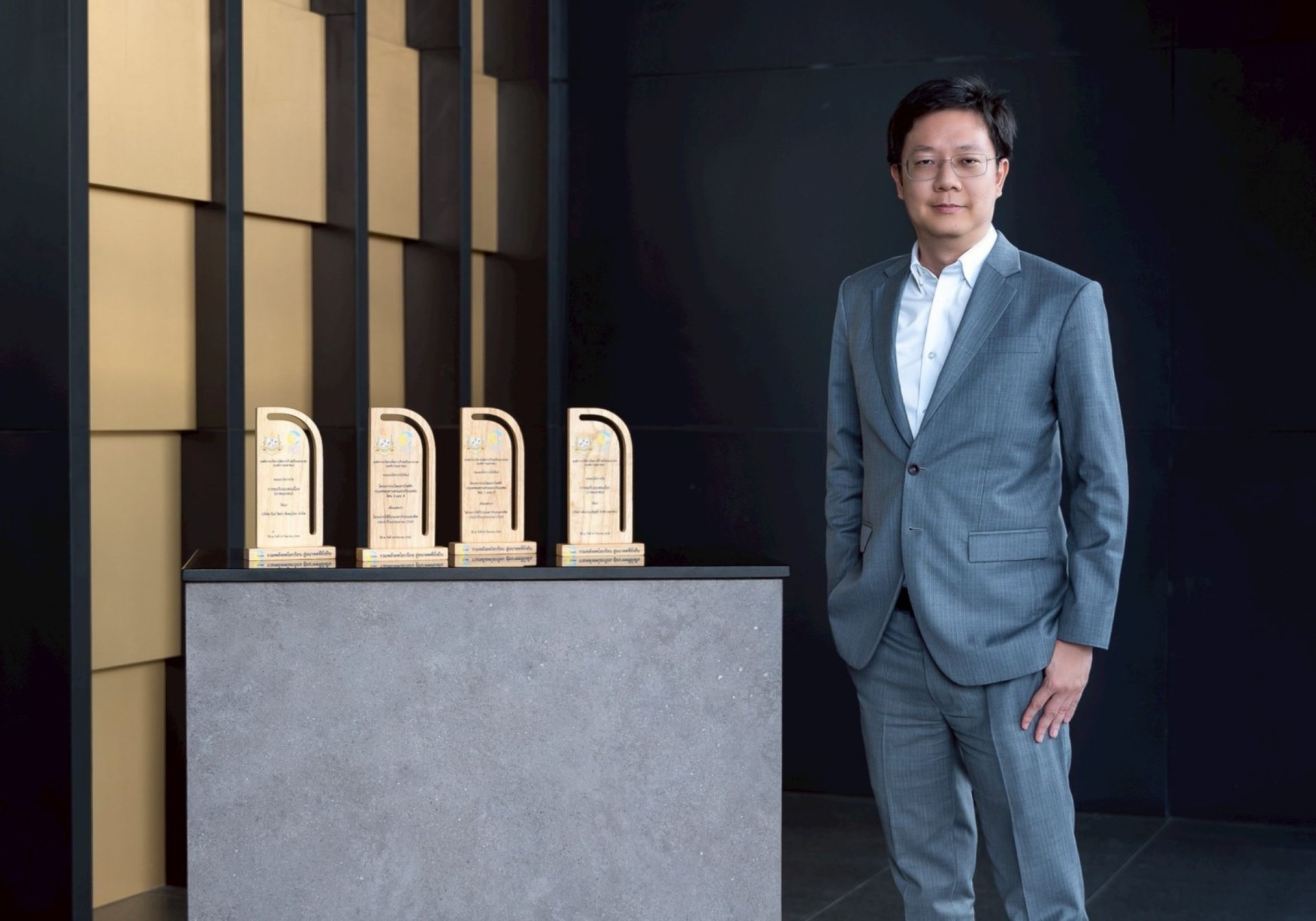 EA คว้า 2 รางวัลใหญ่ Premium T-VER Award