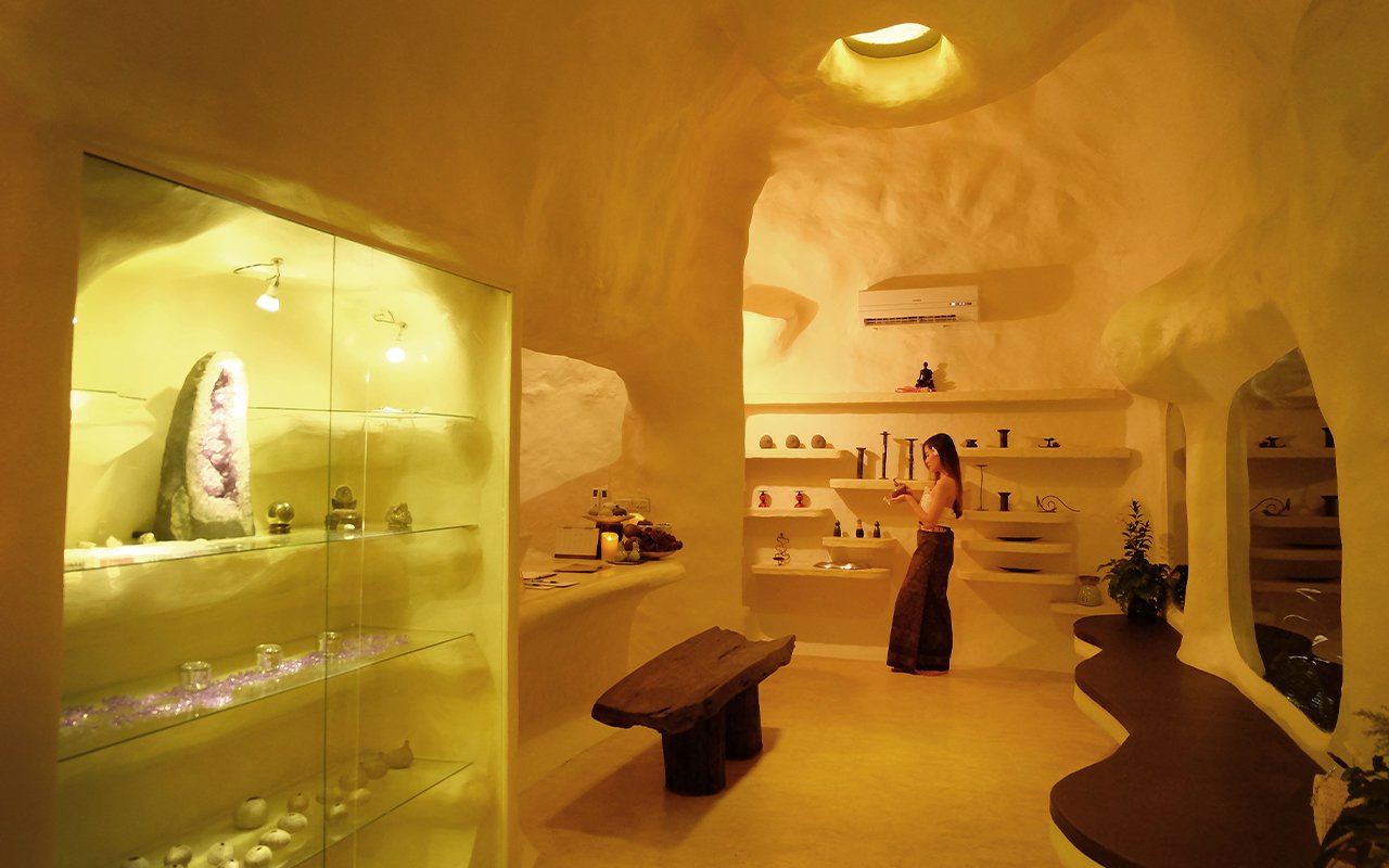 ออกแบบและตกแต่งอาคารสไตล์ถ้ำ Cave Spa Massage Chiangmai
