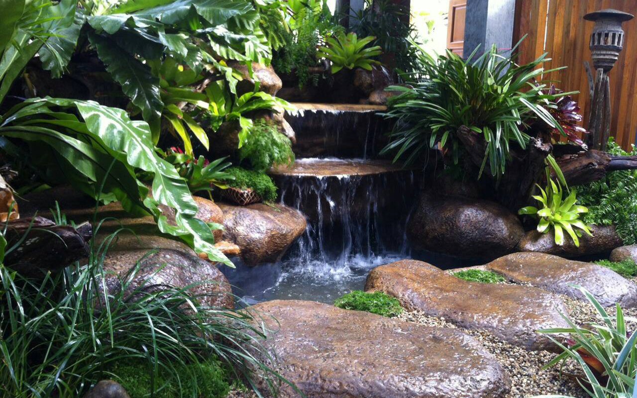 น้ำตกในสวนบ้าน น้ำตกหินเทียม รับจัดสวน เชียงใหม่ พัทยา ชลบุรี landscape design