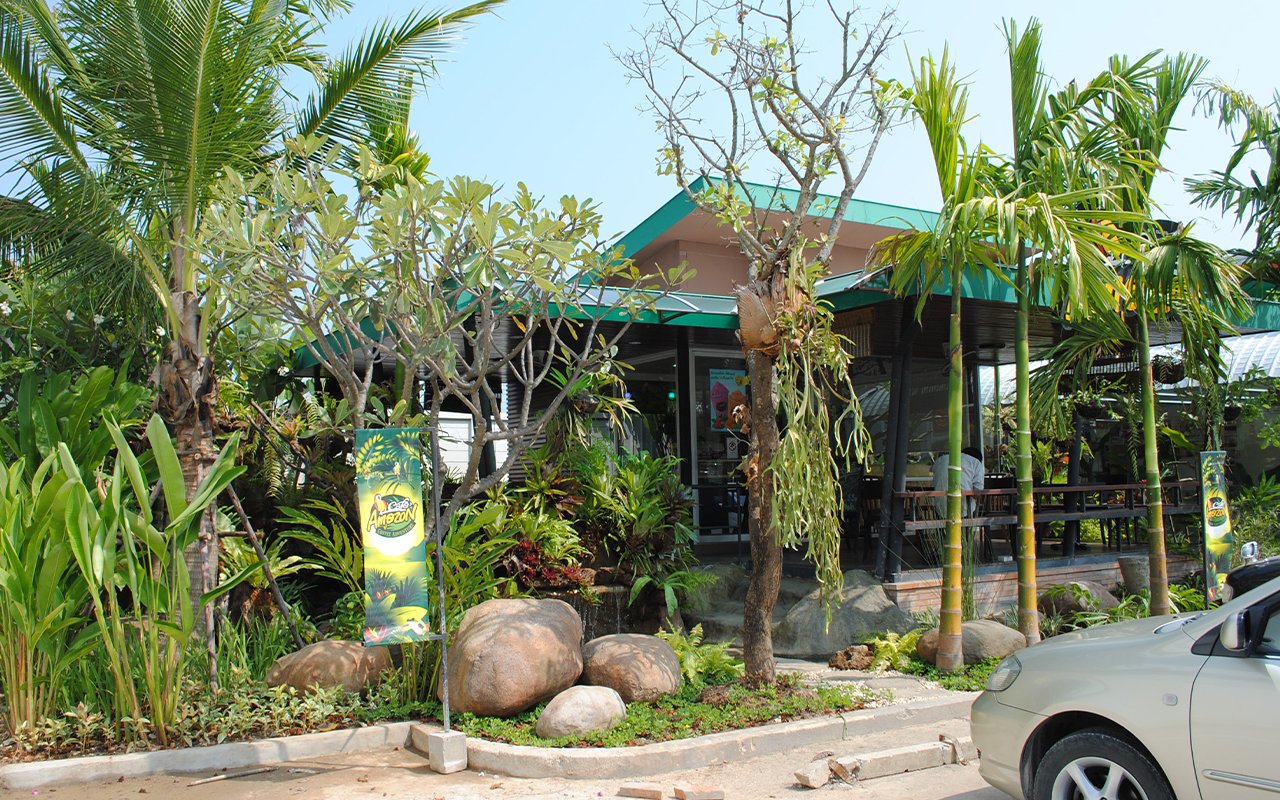 รับจัดสวน เชียงใหม่ พัทยา ชลบุรี จัดสวน น้ำตก Cafe Amazon landscape design