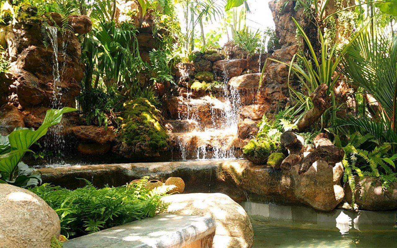 น้ำตกในสวน น้ำตกหินเทียม รับจัดสวน เชียงใหม่ พัทยา ชลบุรี landscape design