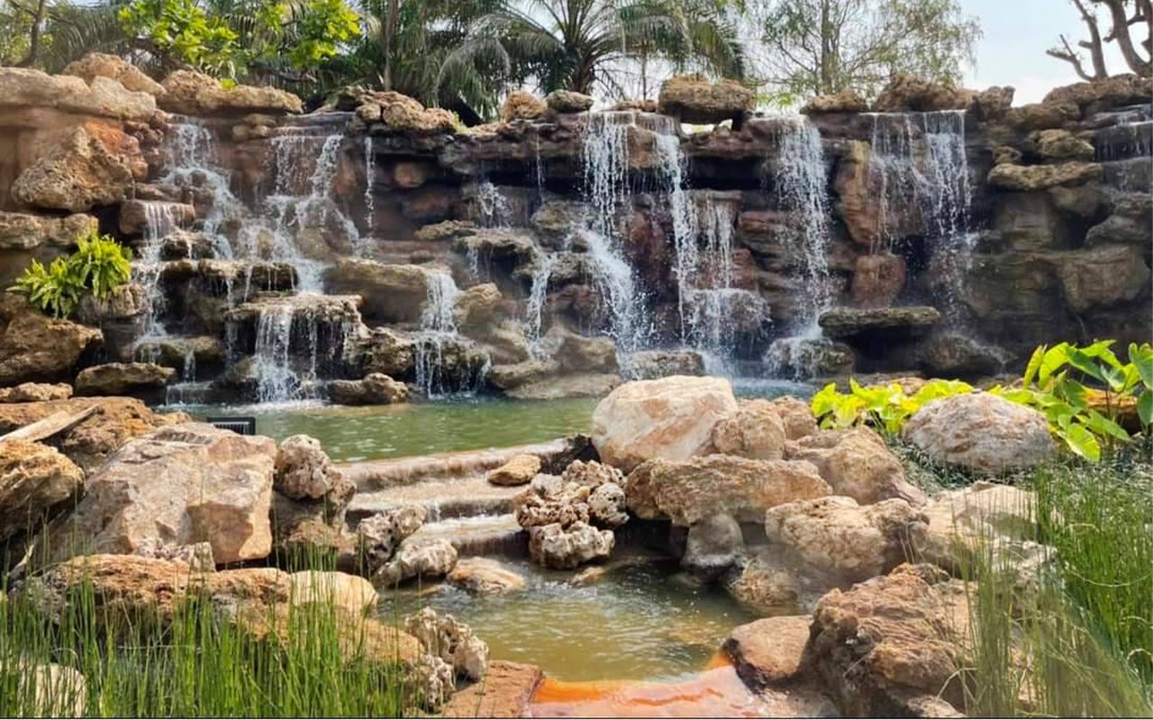 รับจัดสวน เชียงใหม่ พัทยา ชลบุรี น้ำตกหินเทียม หินฟองน้ำ landscape design