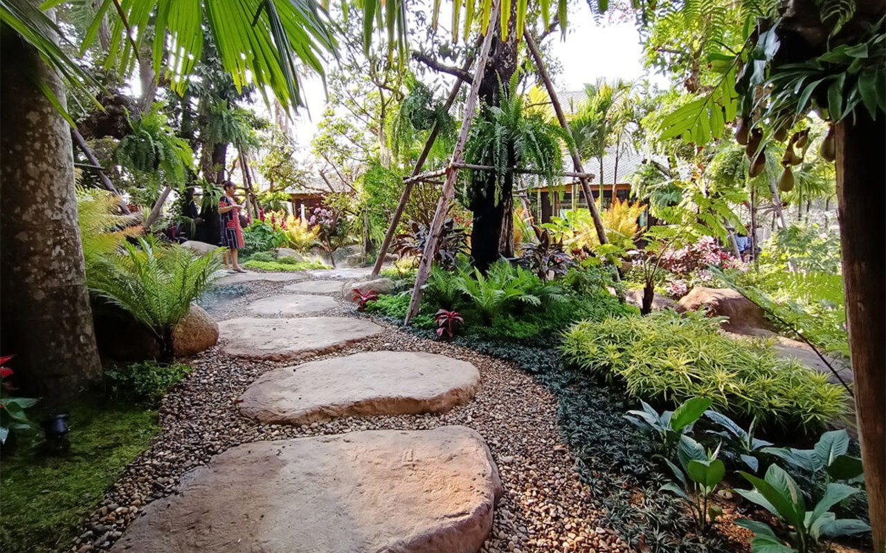 น้ำตกในสวน ร้านกาแฟ น้ำตกหินเทียม รับจัดสวน เชียงใหม่ พัทยา ชลบุรี landscape design