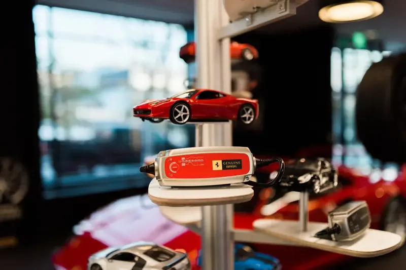CTEK ผลิตเครื่องชาร์จแบตรถยนต์ให้ Porsche