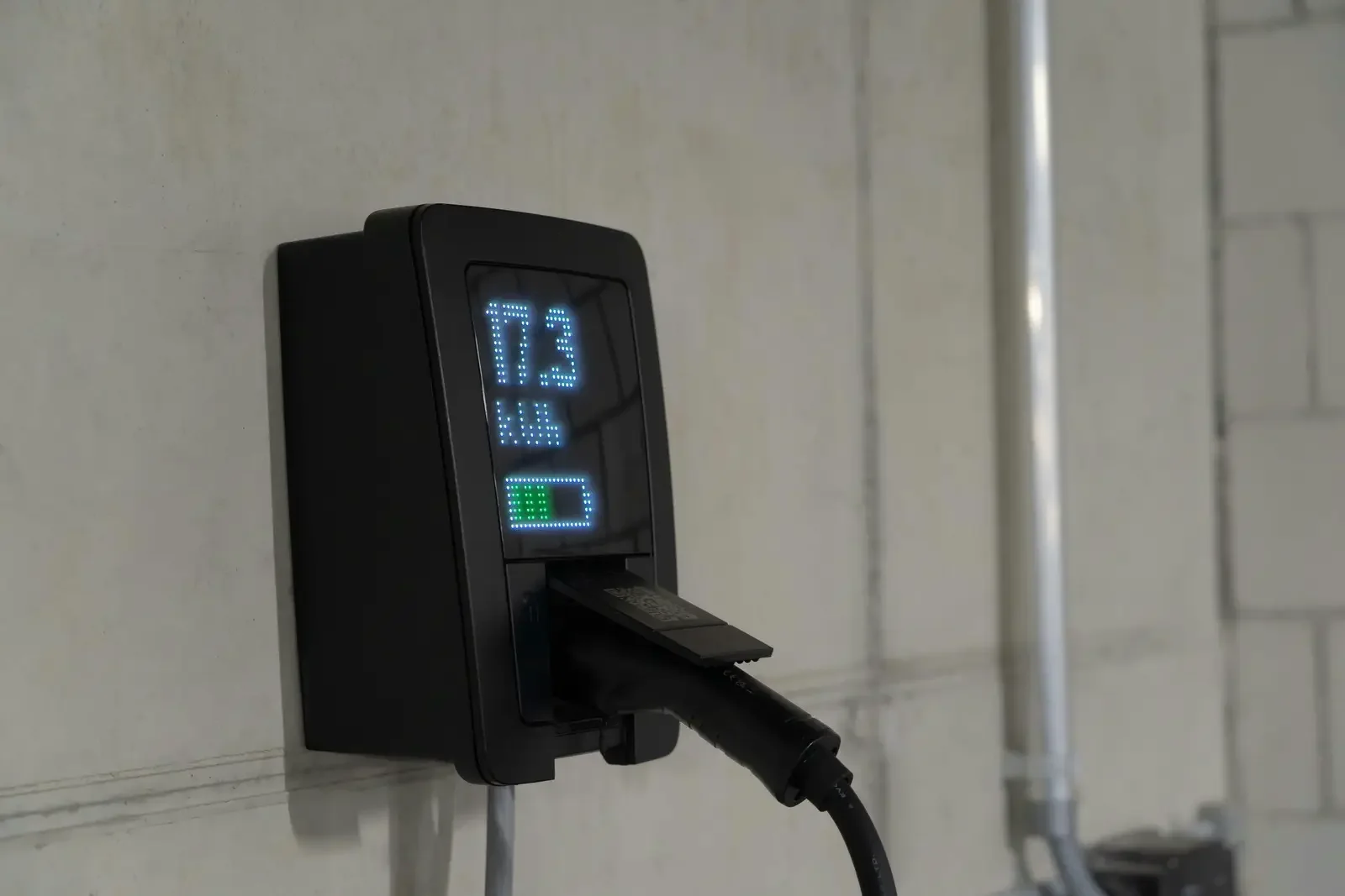ev car กำลังชาร์จแบตเตอรี่