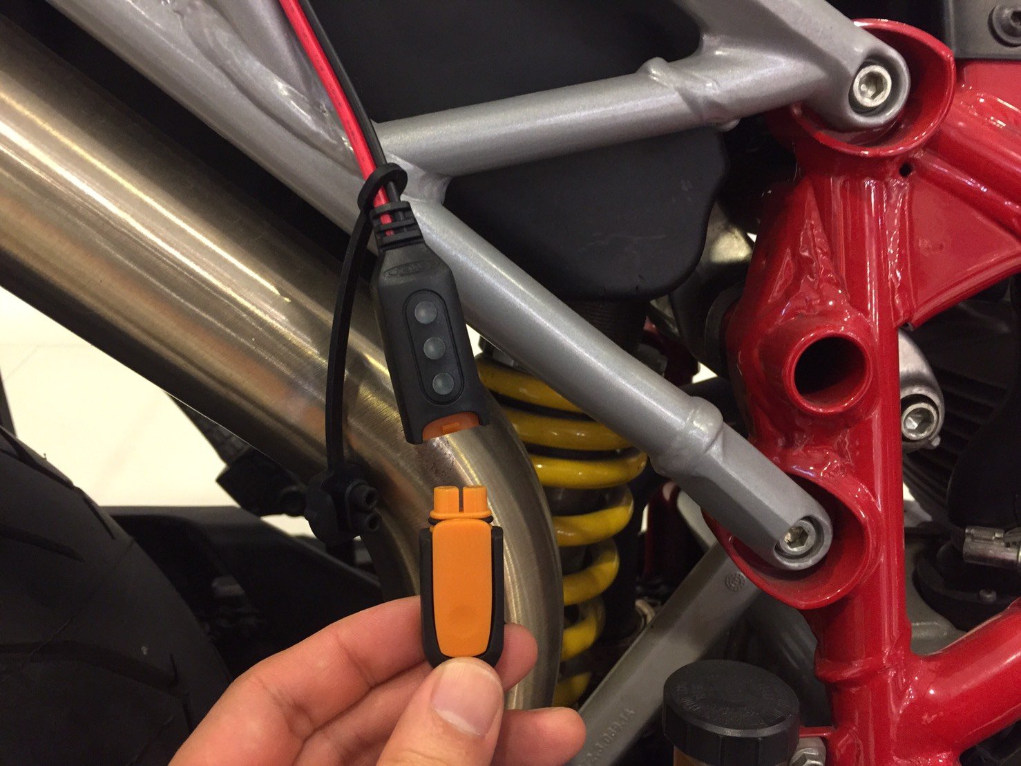 Ducati Adapter für CTEK Ladegerät DDA-Stecker Supersport 950 ab BJ 2021,  neu