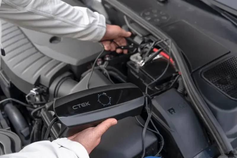 CS ONE เครื่องชาร์จแบตเตอรี่รถไฟฟ้า 12V 