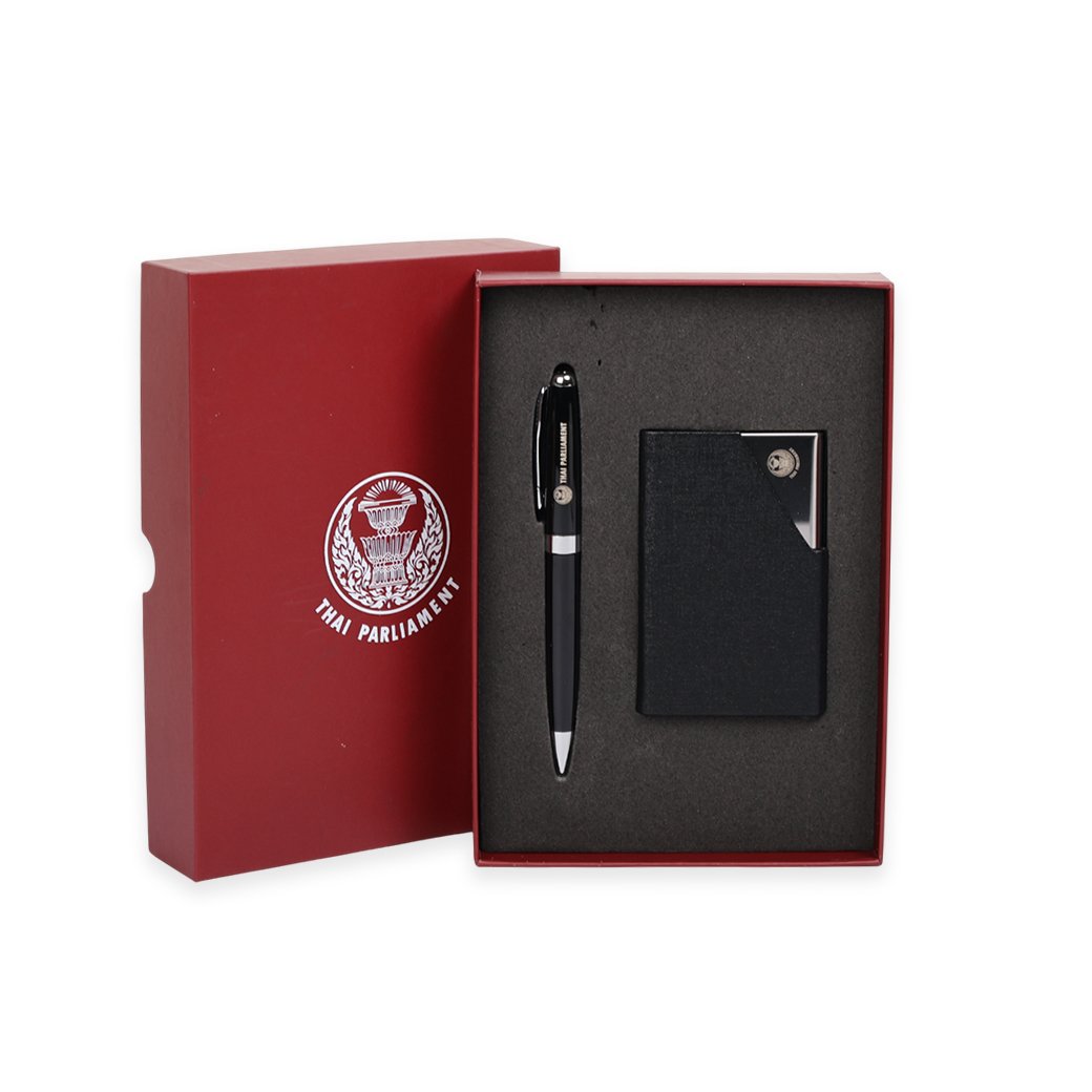 Gift set Premium กล่องจั่วปังสีแดง ประกอบไปด้วยตลับนามบัตร และปากกาโลหะพรีเมี่ยม พร้อมทำโลโก้ เหมาะเป็นของพรีเมียมสำหรับลูกค้าและพนักงาน