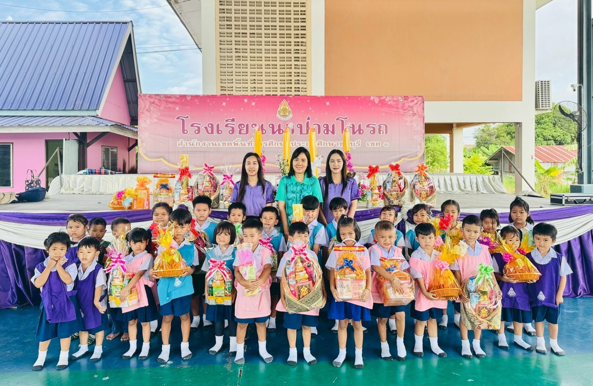 ถวายเทียนพรรษา ณ วัดสังกะสี วัดหนองแฟบ และวัดเขาแรต