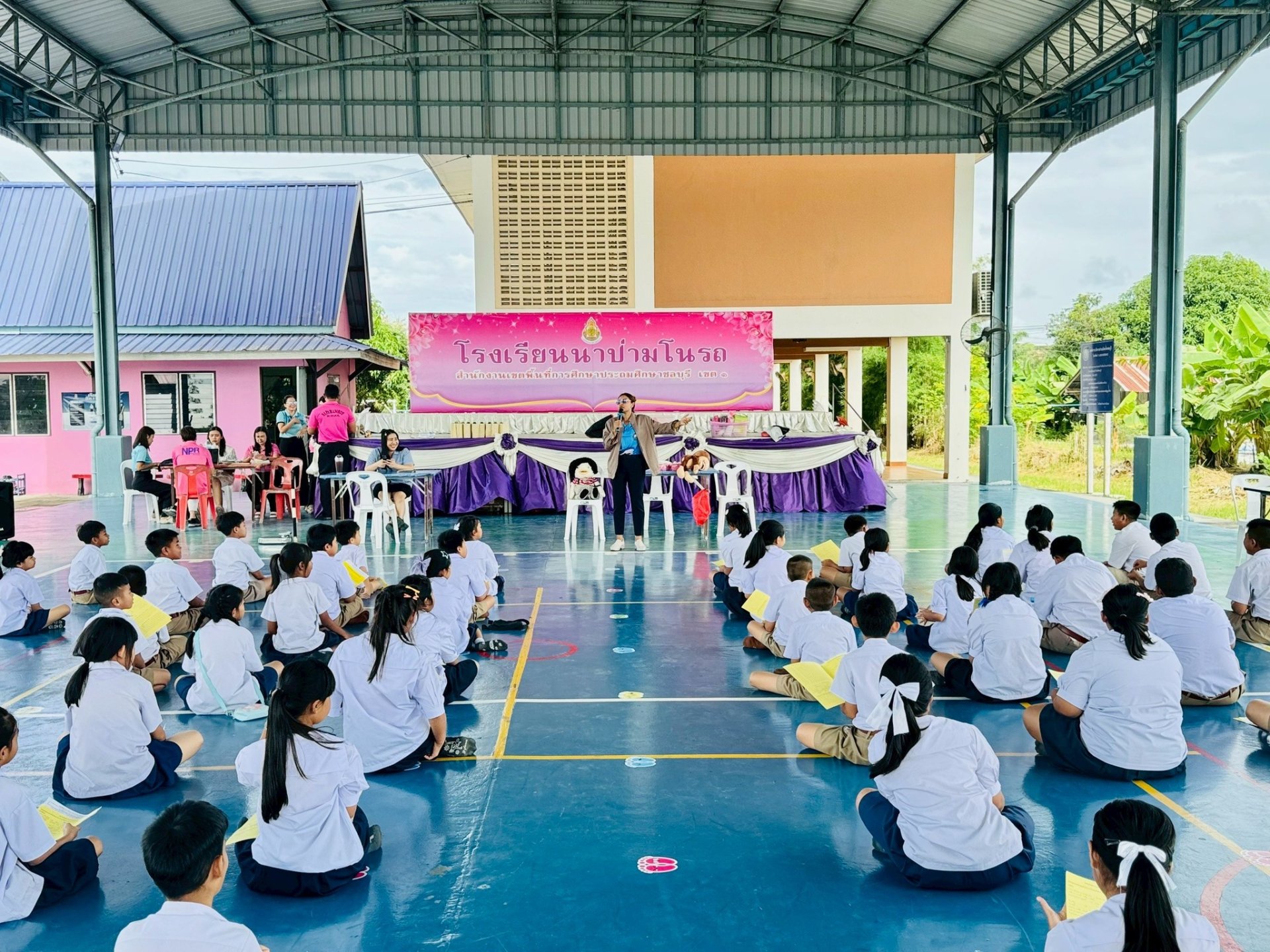 โรงพยาบาลส่งเสริมสุขภาพนาป่ามาให้บริการตรวจสุขภาพนักเรียน