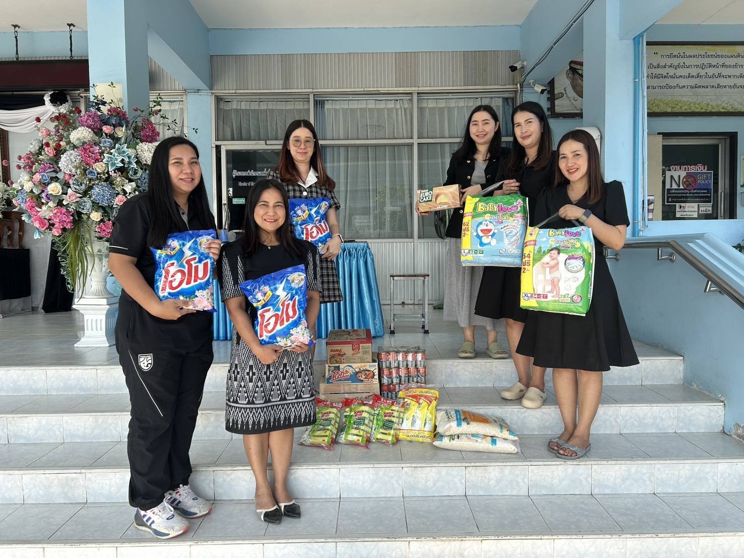  ร่วมบริจาคสิ่งของเพื่อช่วยเหลือผู้ประสบอุทกภัยภาคใต้