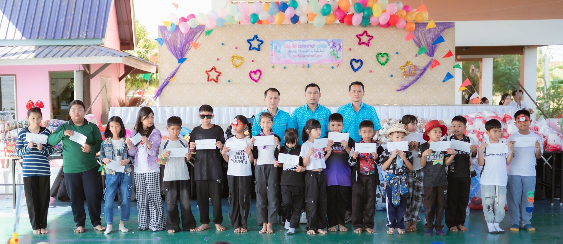 บรรยากาศการมอบทุนการศึกษาให้เด็ก ๆ "วันเด็ก 69"