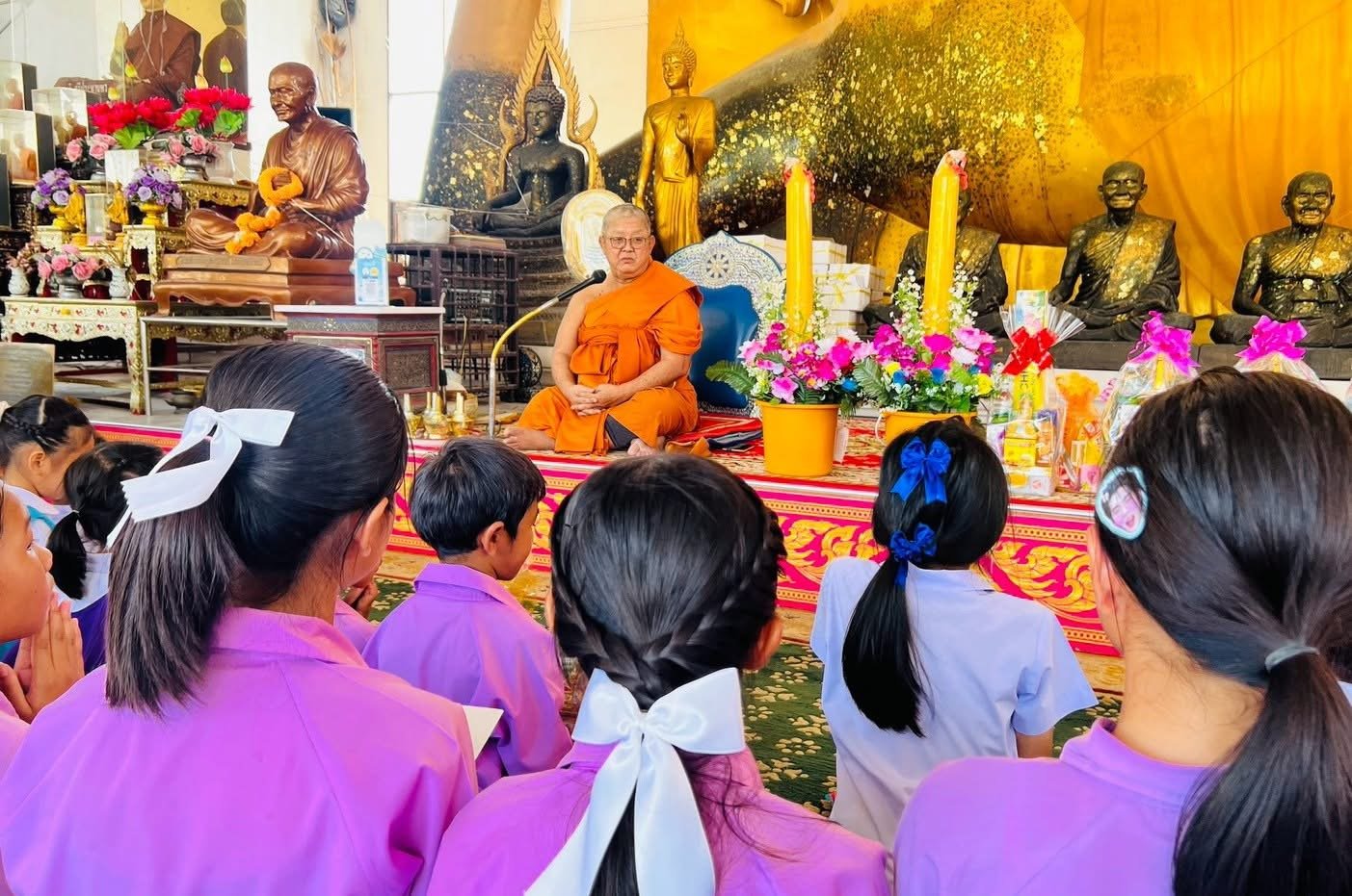 ถวายเทียนพรรษา ณ วัดสังกะสี และ วัดสุขใจดี (วัดชากสมอ)