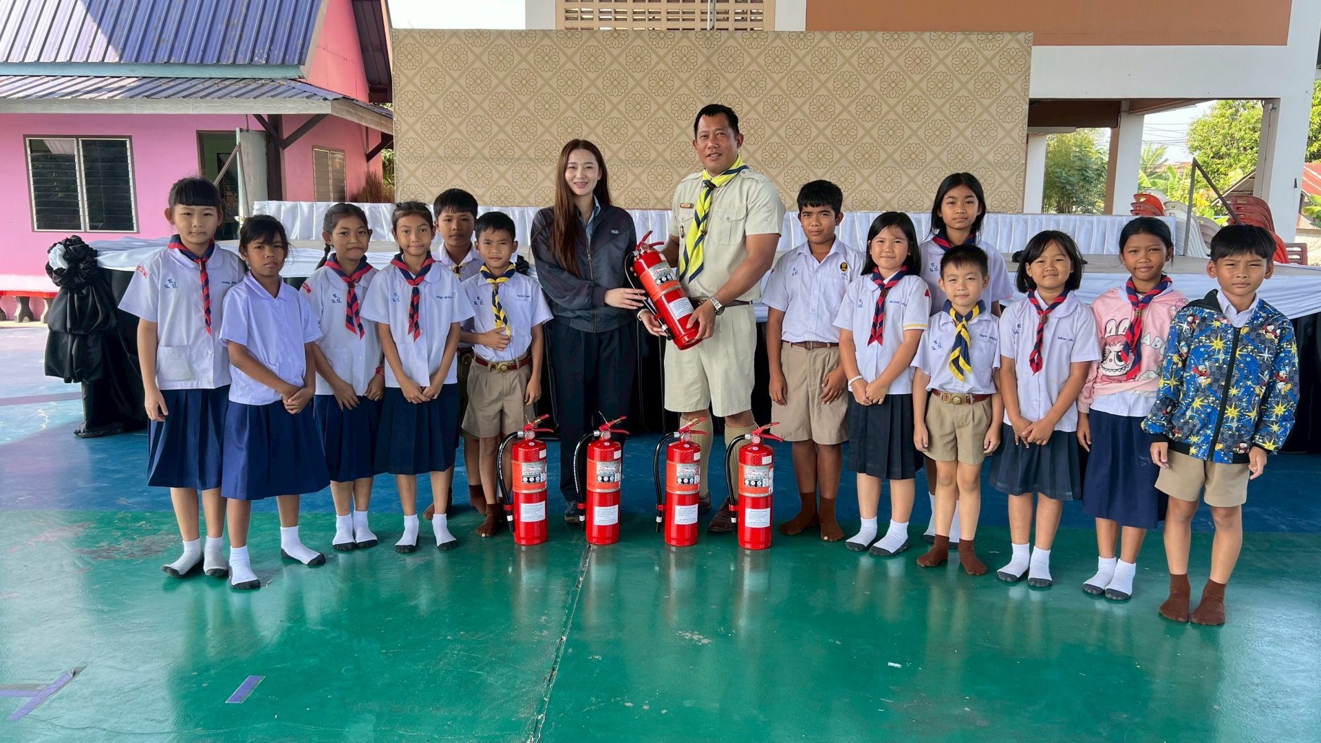 บริษัท ไทย เอ็นโอเค จำกัด มอบถังดับเพลิง