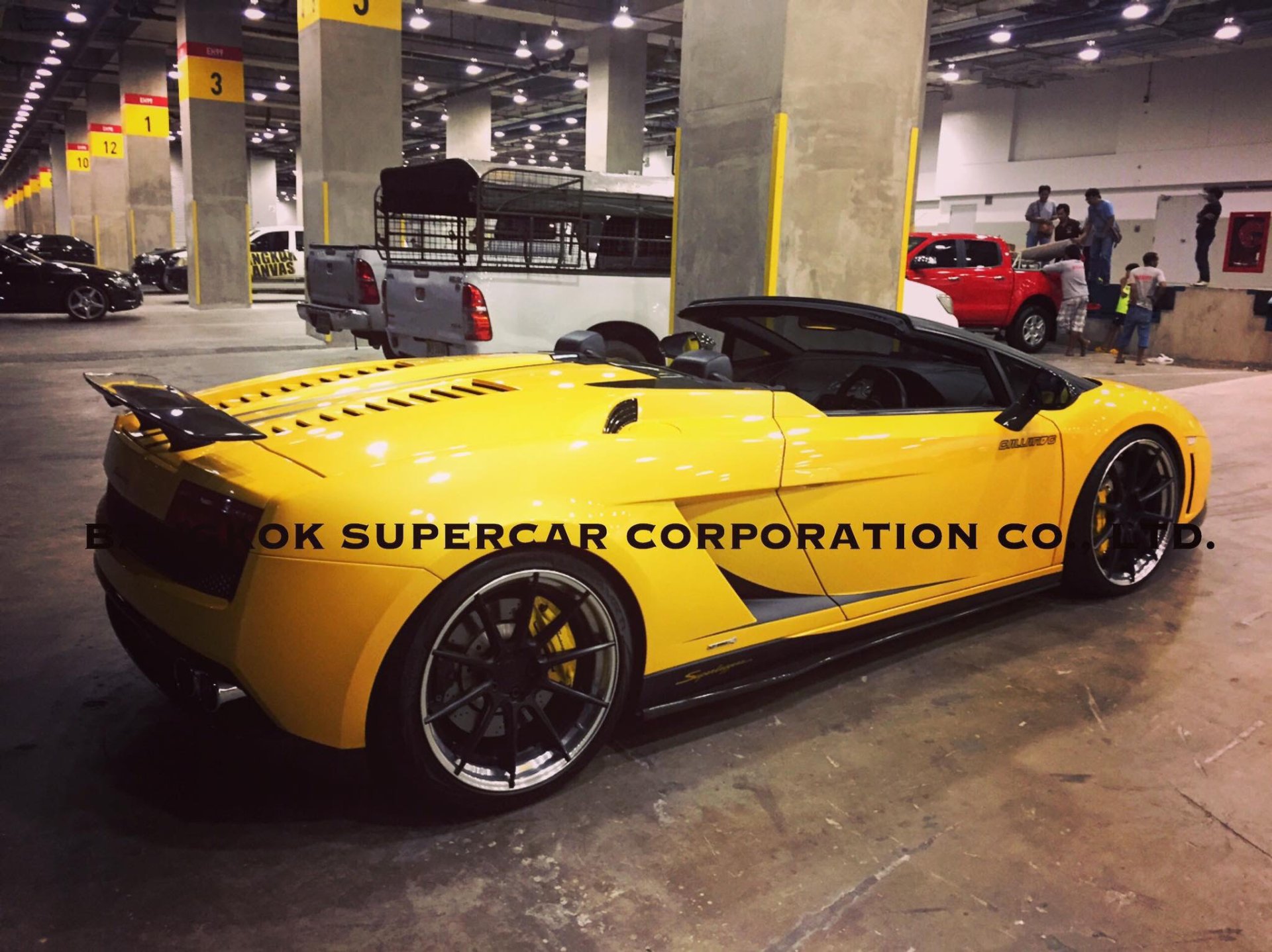 Lamborghini Gallardo Spyder มาโชว์ในบูทของ FIFA ONLINE 3 ที่ไบเทคบางนา Lamborghini Gallardo Spyder มาโชว์ในบูทของ FIFA ONLINE 3 ที่ไบเทคบางนา