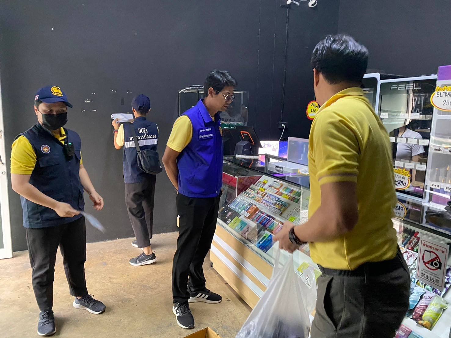 เปิดปฏิบัติการ"เชียงรายฟ้าใสไร้ควัน" ปกครองฯลุยปราบบุหรี่ไฟฟ้าตามนโยบายมท.1 เปิดปฏิบัติการ"เชียงรายฟ้าใสไร้ควัน" ปกครองฯลุยปราบบุหรี่ไฟฟ้าตามนโยบายมท.1