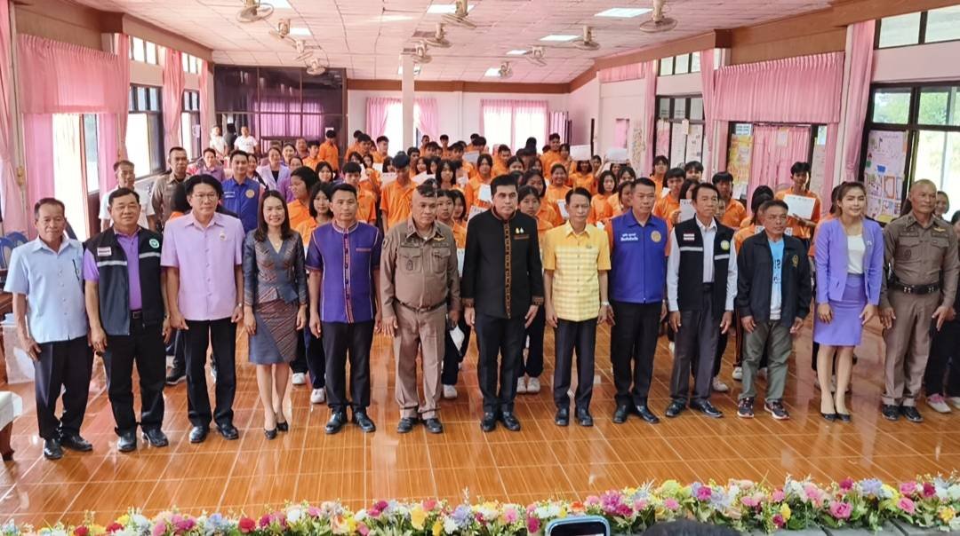 "ศรีสะเกษ"ขับเคลื่อนงานป้องกัน-เฝ้าระวัง ปัญหายาเสพติดตามรูปแบบเขินโมเดล "ศรีสะเกษ"ขับเคลื่อนงานป้องกัน-เฝ้าระวัง ปัญหายาเสพติดตามรูปแบบเขินโมเดล