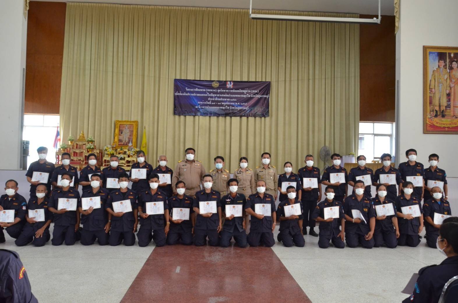 ผู้ว่าฯสุพรรณฯมอบวุฒิบัตร"ชรบ." ผ่านฝึกอบรมป้องกันปราบปรามยาเสพติด ผู้ว่าฯสุพรรณฯมอบวุฒิบัตร"ชรบ." ผ่านฝึกอบรมป้องกันปราบปรามยาเสพติด