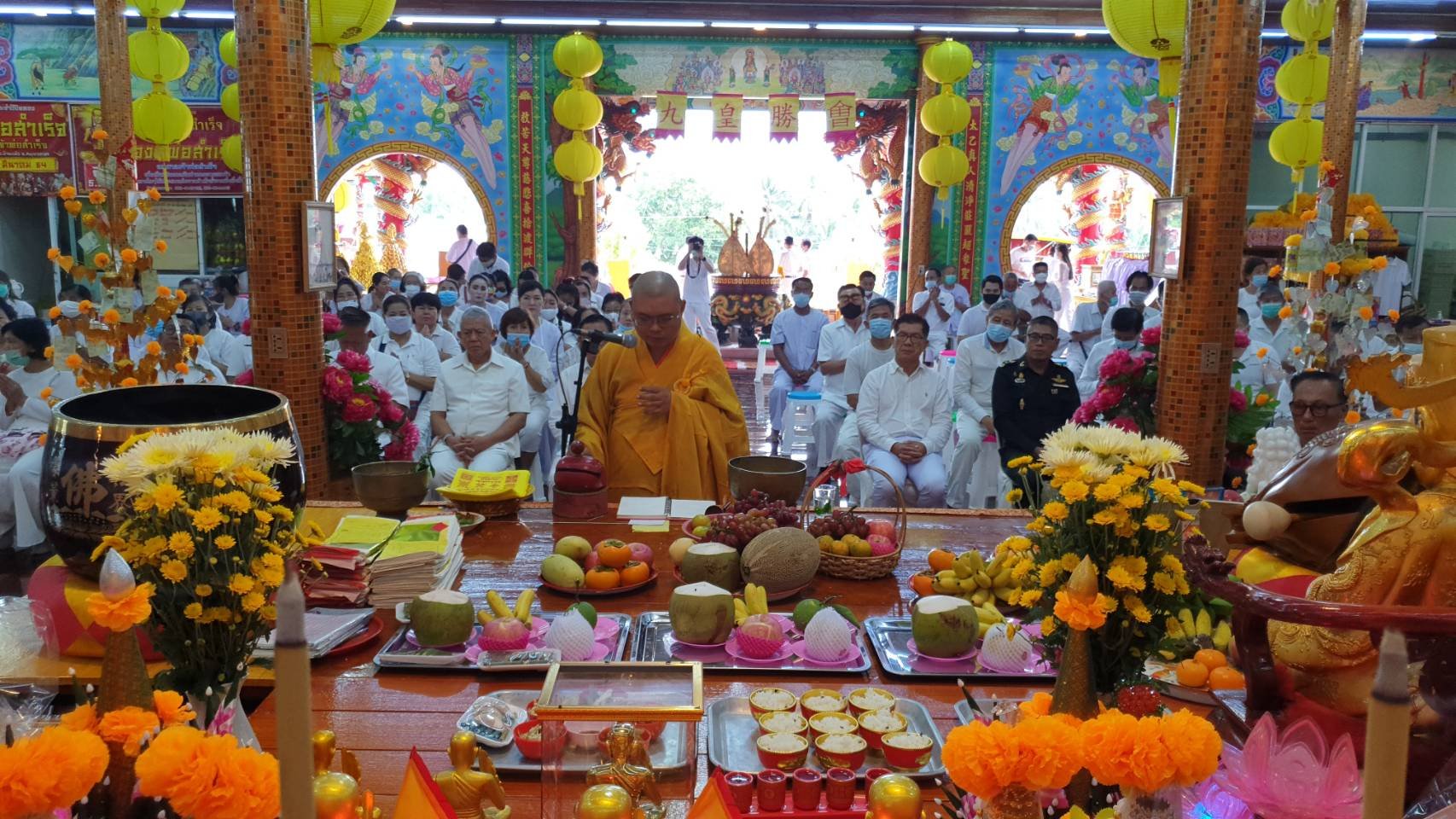 อิ่มบุญกันถ้วนหน้า 'นายอำเภอบ้านแพ้ว'เปิดงานกินเจ'ศาลเจ้าพ่อสำเร็จ' อิ่มบุญกันถ้วนหน้า 'นายอำเภอบ้านแพ้ว'เปิดงานกินเจ'ศาลเจ้าพ่อสำเร็จ'