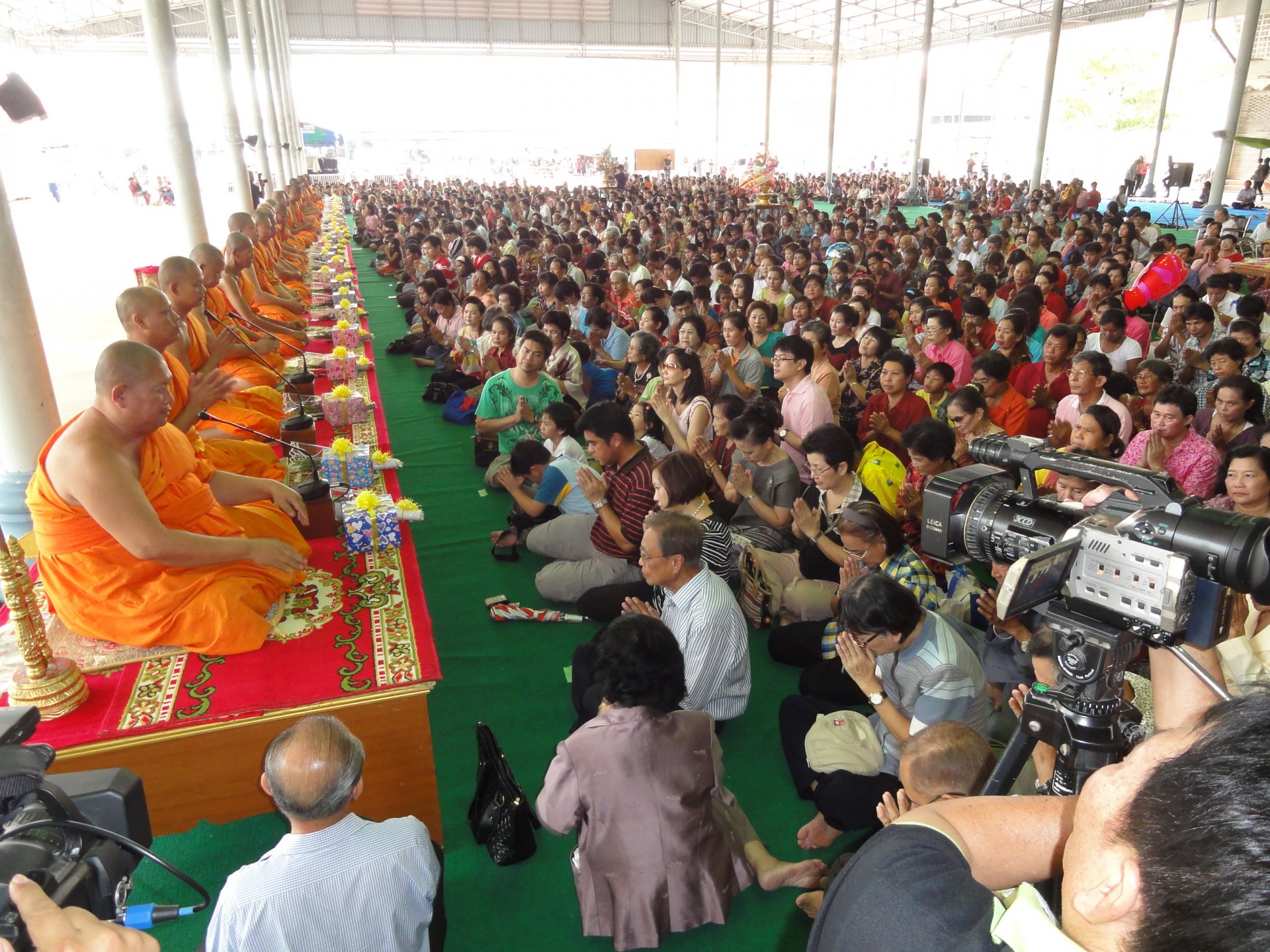 สายบุญพลาดไม่ได้ร่วมเป็นเจ้าภาพทอดกฐินวัดหลักสี่ฯบ้านแพ้ว สายบุญพลาดไม่ได้ร่วมเป็นเจ้าภาพทอดกฐินวัดหลักสี่ฯบ้านแพ้ว