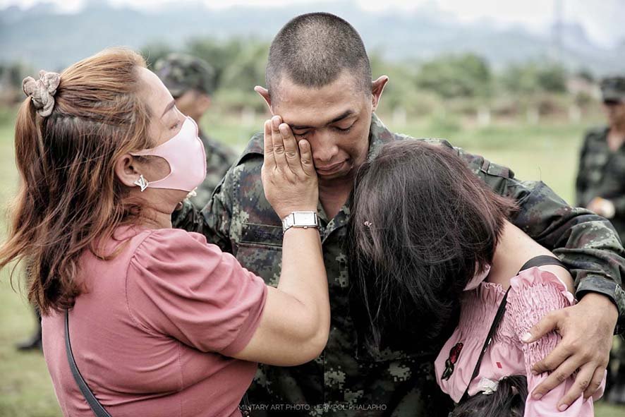 ภาพประทับใจ-น้ำตาลูกผู้ชาย! สะเทือนกองพลทหารราบที่9ค่ายสุรสีห์  ภาพประทับใจ-น้ำตาลูกผู้ชาย! สะเทือนกองพลทหารราบที่9ค่ายสุรสีห์