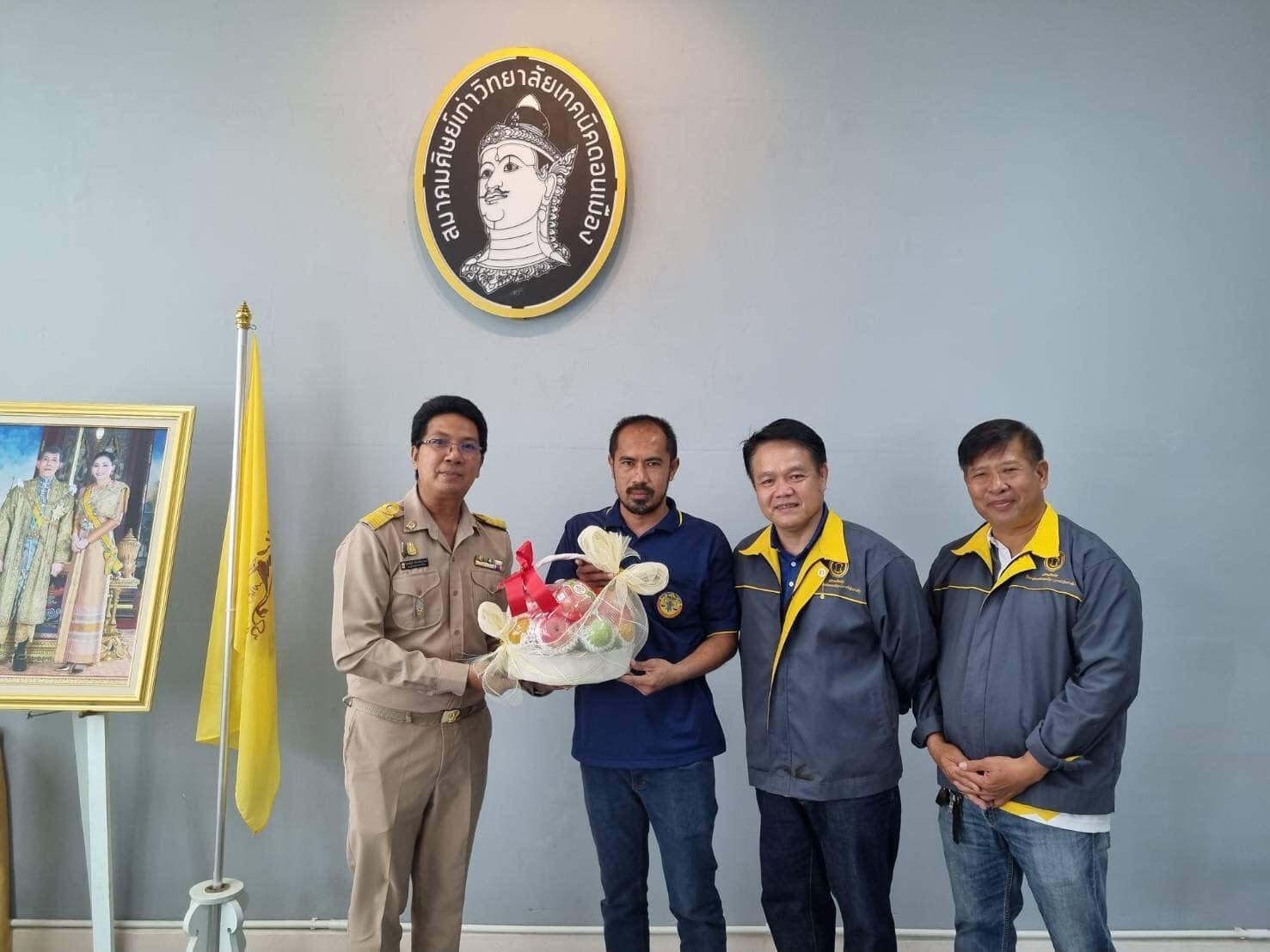 นายกฯสมาคมศิษย์เก่าฯเทคนิคดอนเมือง เข้าขอพร-สวัสดีปีใหม่"ผอ." นายกฯสมาคมศิษย์เก่าฯเทคนิคดอนเมือง เข้าขอพร-สวัสดีปีใหม่"ผอ."