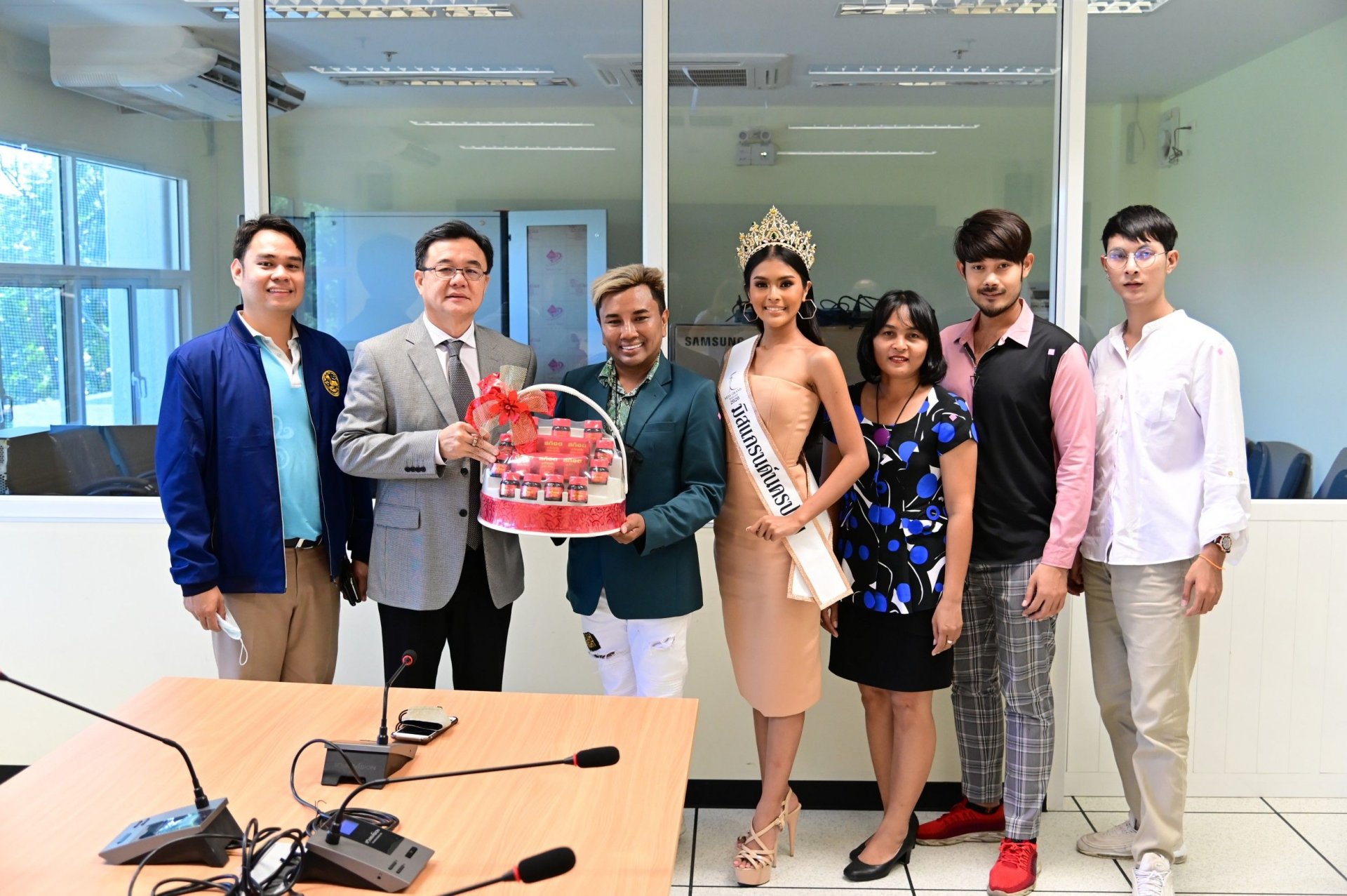 รองผู้ว่าฯอวยพร-ให้กำลังใจมิสแกรนด์นครปฐม  รองผู้ว่าฯอวยพร-ให้กำลังใจมิสแกรนด์นครปฐม