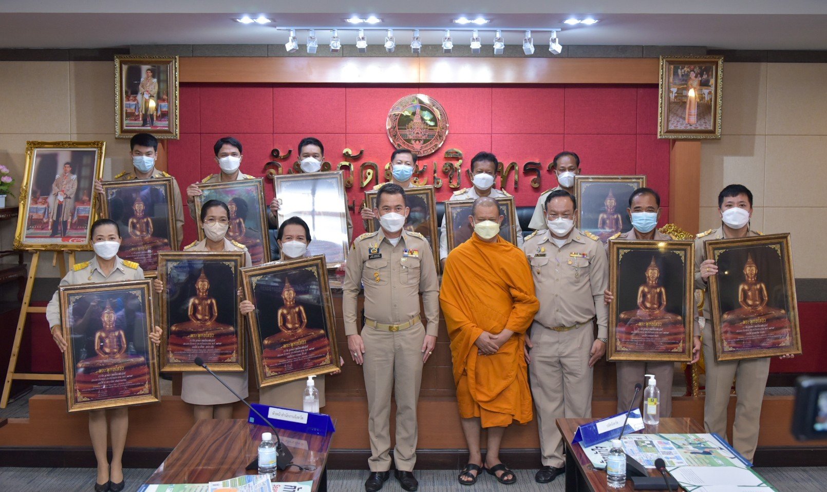 มอบรางวัลยกย่องเชิดชูคนดีฯ “ลูกหลวงพ่อโสธรพันธุ์แท้” มอบรางวัลยกย่องเชิดชูคนดีฯ “ลูกหลวงพ่อโสธรพันธุ์แท้”