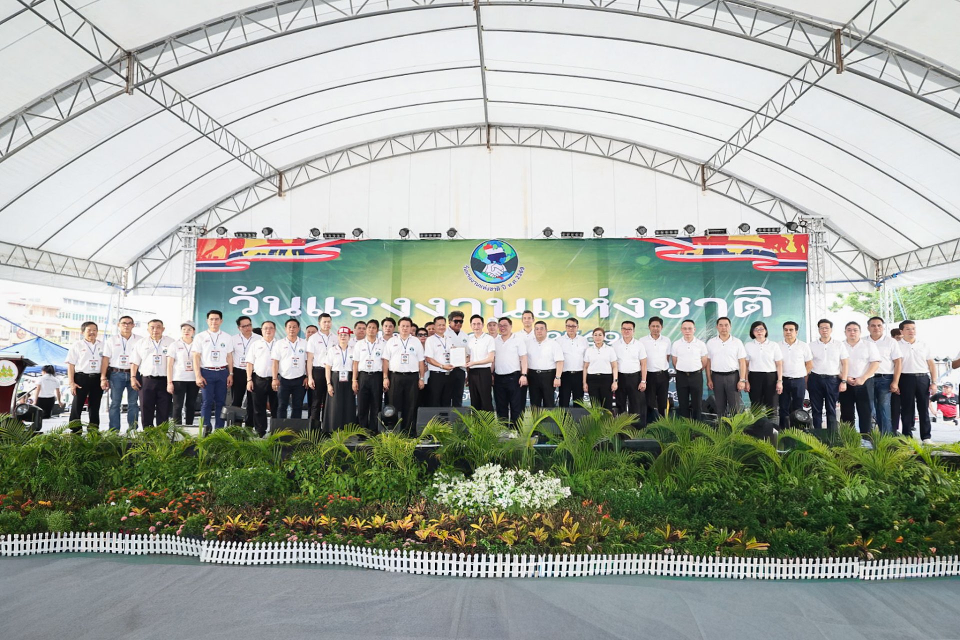 "ยศชนัน"เปิดงานวันแรงงานแห่งชาติ ย้ำรัฐบาลตั้งเป้าสร้างเศรษฐกิจงานดีใน4ปี