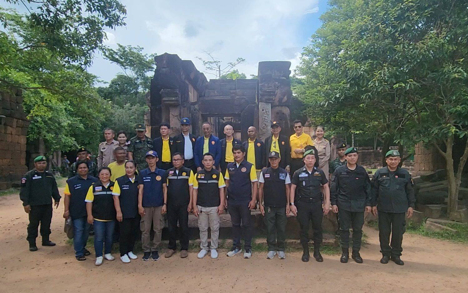 สว.เดินสายให้กำลังใจปชช.และจนท. ตลอดแนวตะเข็บชายแดน 2 จังหวัดภาคอีสาน  สว.เดินสายให้กำลังใจปชช.และจนท. ตลอดแนวตะเข็บชายแดน 2 จังหวัดภาคอีสาน