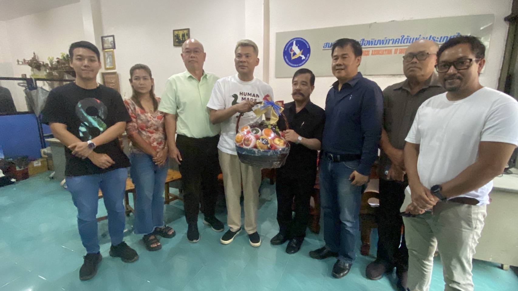 สมาคมผู้เลี้ยงไก่ไข่ภาคใต้ขอบคุณ "สว.ไชยยงค์"แก้ปัญหาลอบขนไข่ประเทศเพื่อนบ้านตีตลาด สมาคมผู้เลี้ยงไก่ไข่ภาคใต้ขอบคุณ "สว.ไชยยงค์"แก้ปัญหาลอบขนไข่ประเทศเพื่อนบ้านตีตลาด