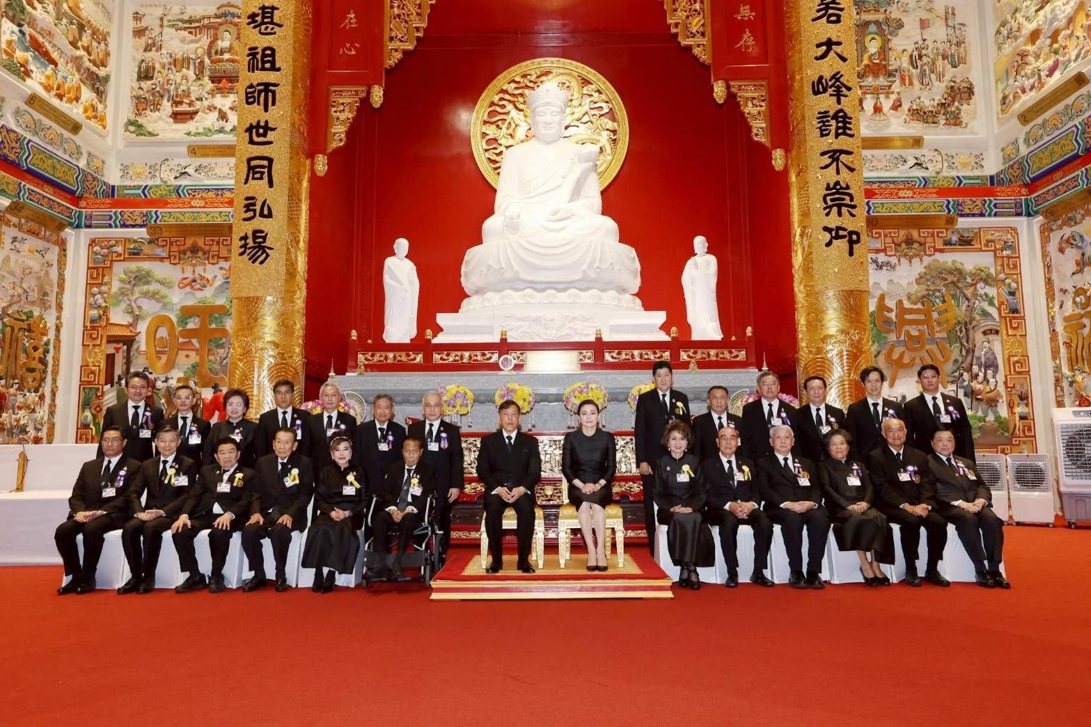"ในหลวง-พระราชินี"ทรงเปิดอาคารศาลเจ้าไต้ฮงกงหยกขาว เฉลิมพระเกียรติ 72 พรรษา
