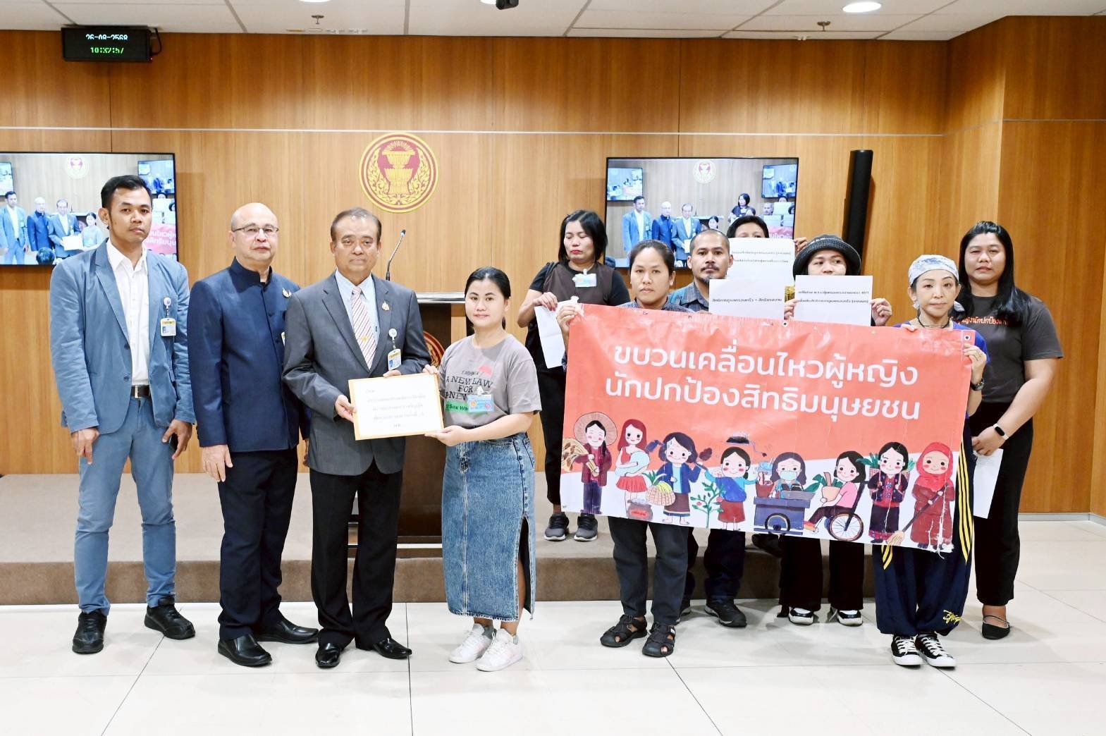 เอ็นจีโอยื่นเรื่อง"กมธ.วิสามัญฯ วุฒิสภา" ขอแก้ไขร่าง พ.ร.บ.คุ้มครองแรงงาน เอ็นจีโอยื่นเรื่อง"กมธ.วิสามัญฯ วุฒิสภา" ขอแก้ไขร่าง พ.ร.บ.คุ้มครองแรงงาน