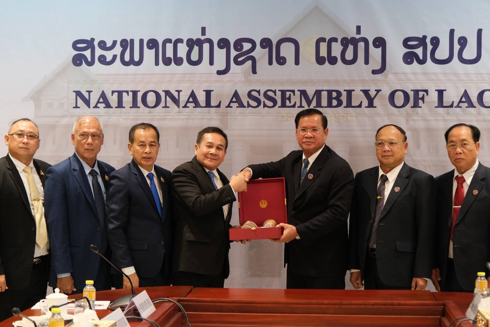 "คณะกมธ.ทหาร วุฒิสภา"เยือนสปป.ลาว กระชับสายความสัมพันธ์ทางทหาร 