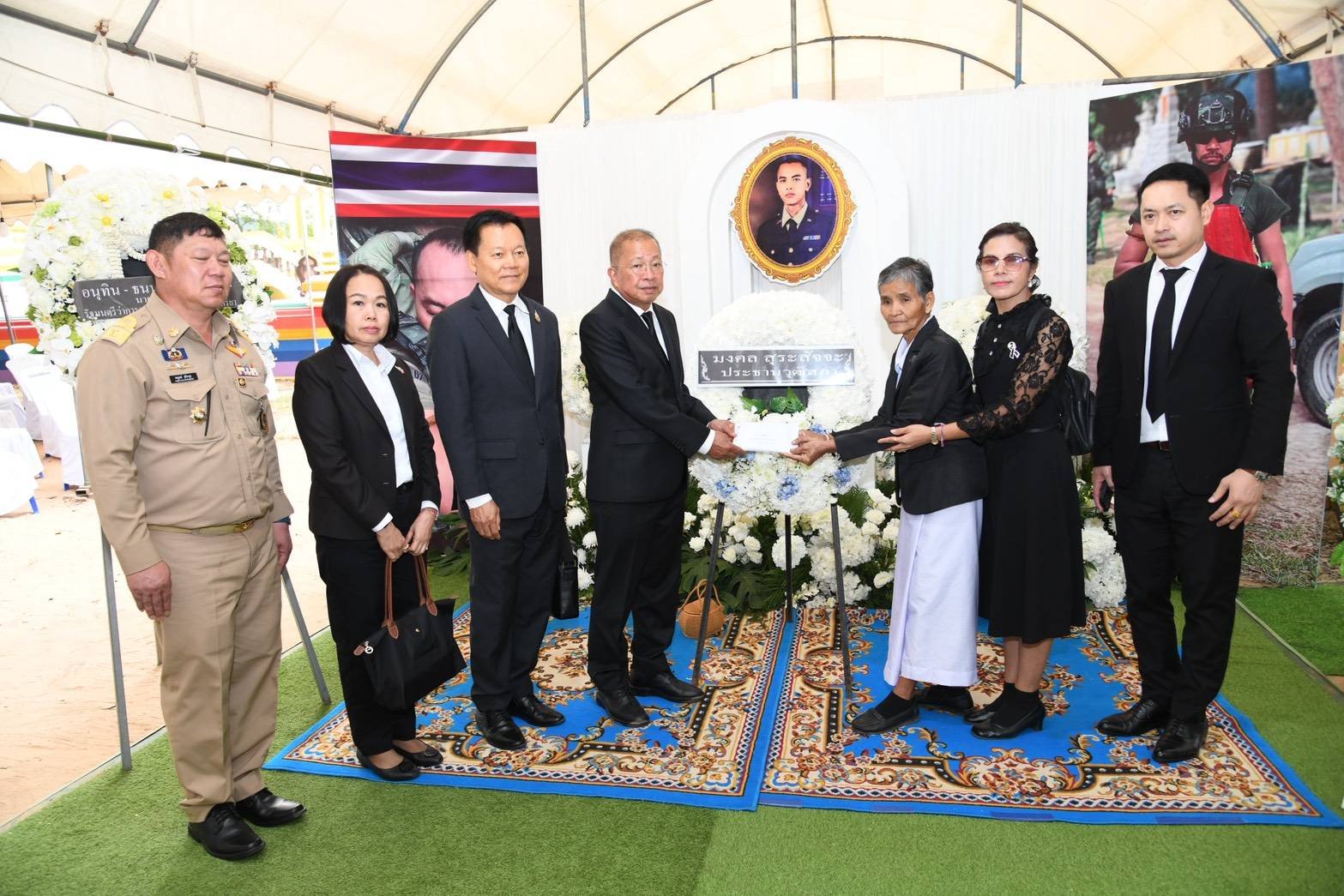 "ประธานวุฒิสภา"นำสมาชิกวุฒิสภา ร่วมเคารพศพทหารกล้าสละชีพปกป้องอธิปไตย