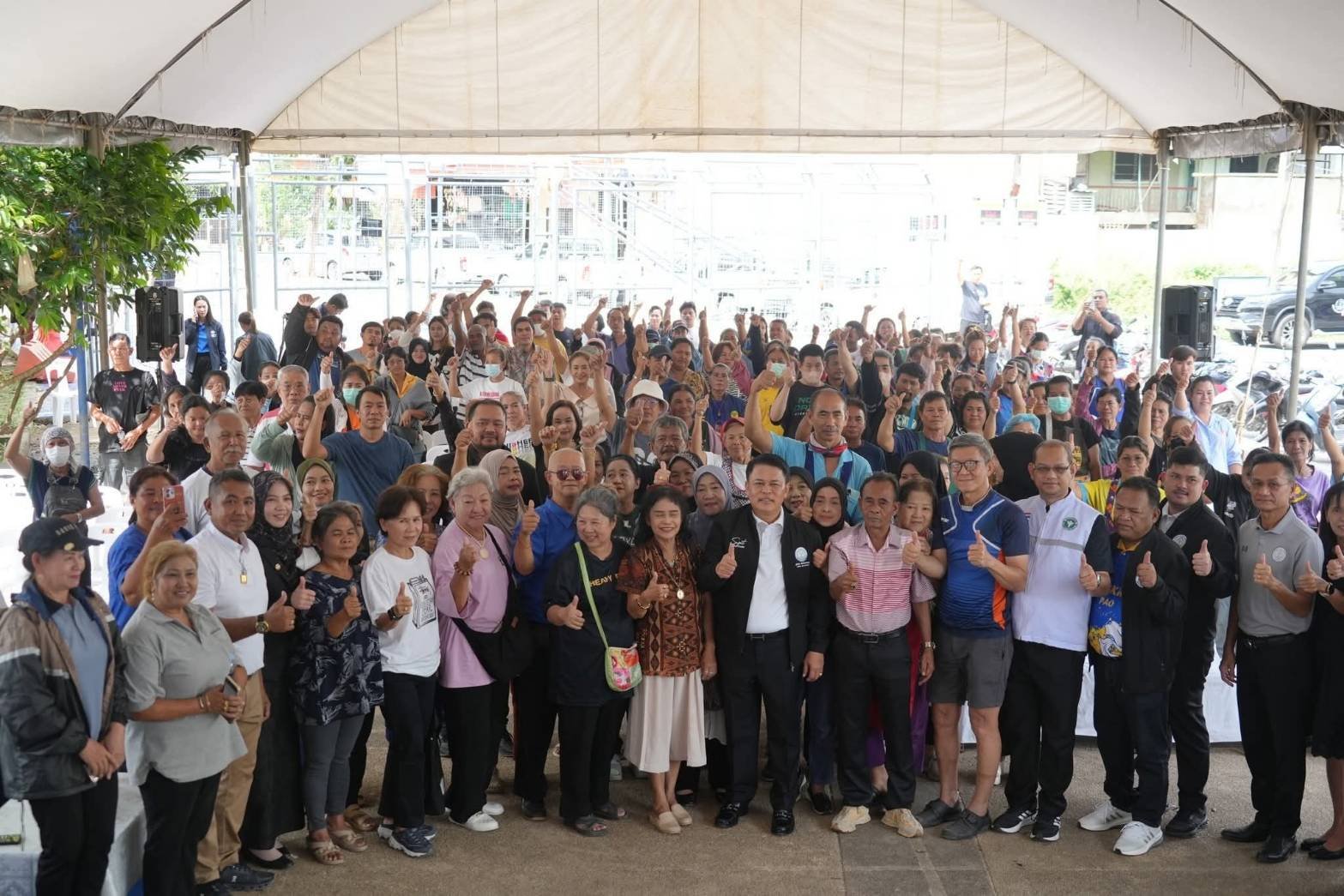 "อบจ.สงขลา"มอบอุปกรณ์ประกอบอาชีพ ฟื้นฟูช่วยเหลือชาวหาดใหญ่หลังน้ำท่วม