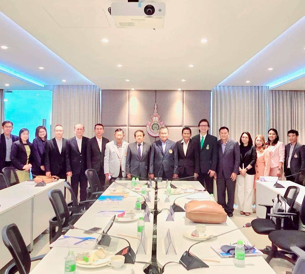 "วปอ. 53"ระดมสมองเขียนชุดวิชา "ความรู้สู่ความสำเร็จ"ให้นักศึกษา มทร.สุวรรณภูมิ 